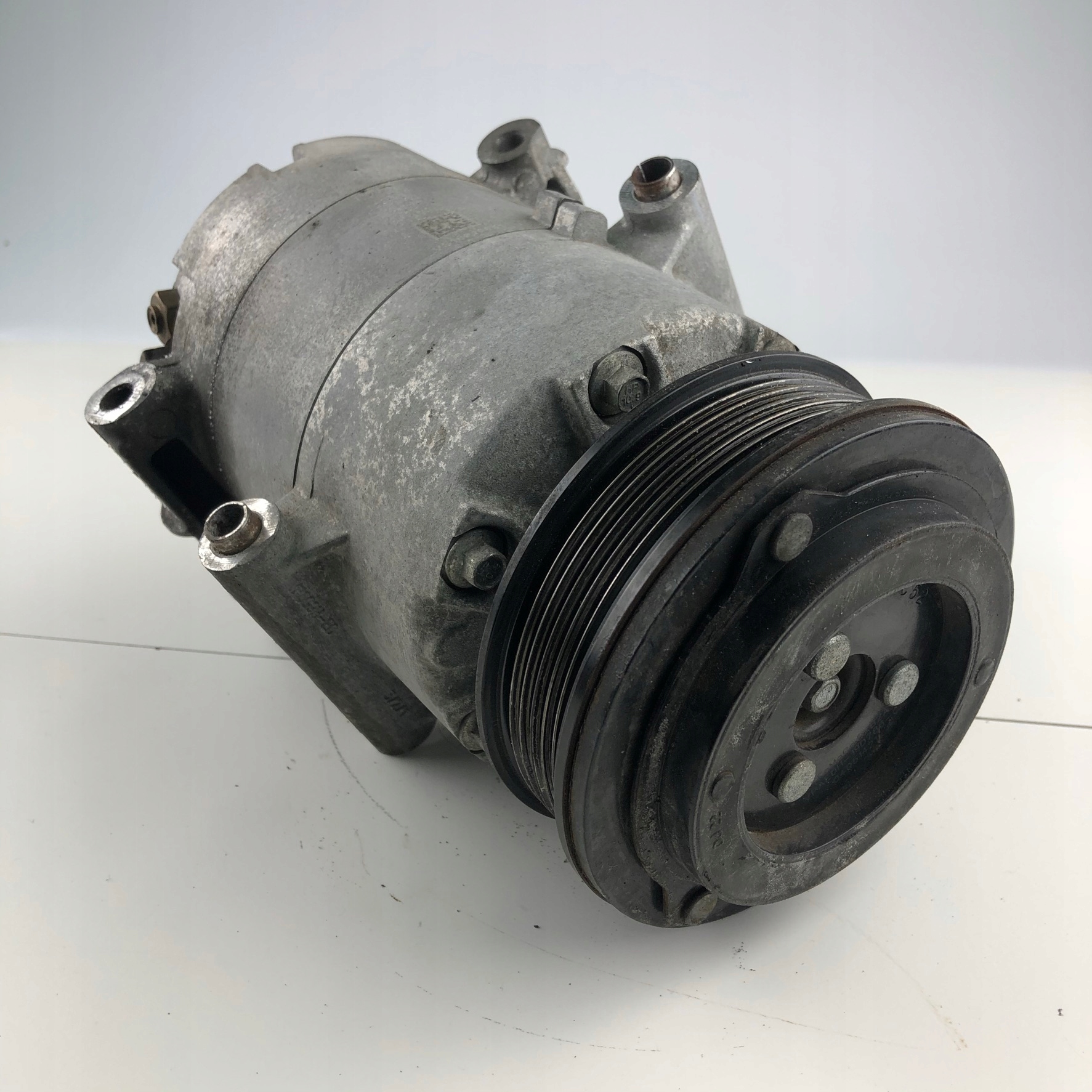 AV1119D629BA, AV1119D629BC - КОМПРЕССОР КОНДИЦИОНЕРА FORD VOLVO 1.6 ECOBOOST