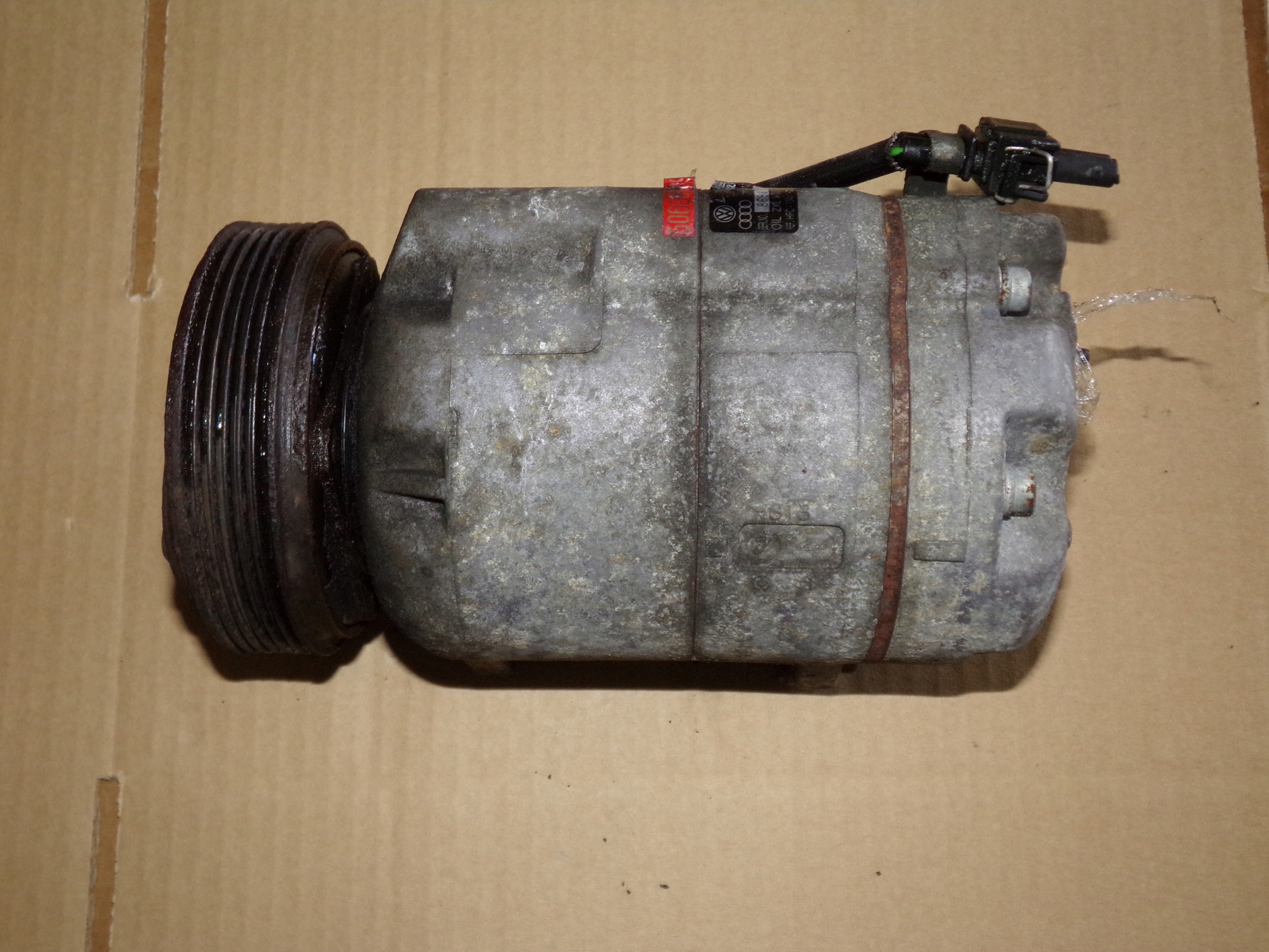 1J0820803B - Компресор кондиціонера GOLF IV OCTAVIA AUDI A3 1.8