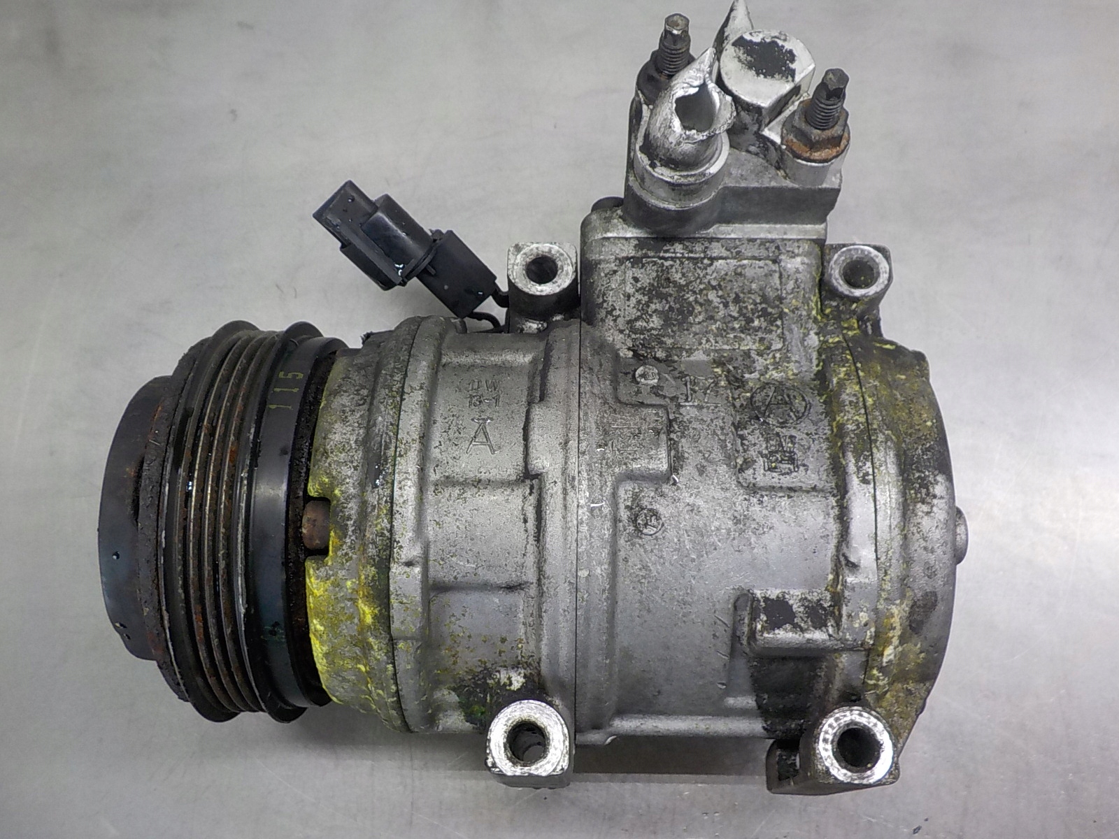 КОМПРЕССОР КОНДИЦИОНЕРА KIA CARNIVAL 13250-33200