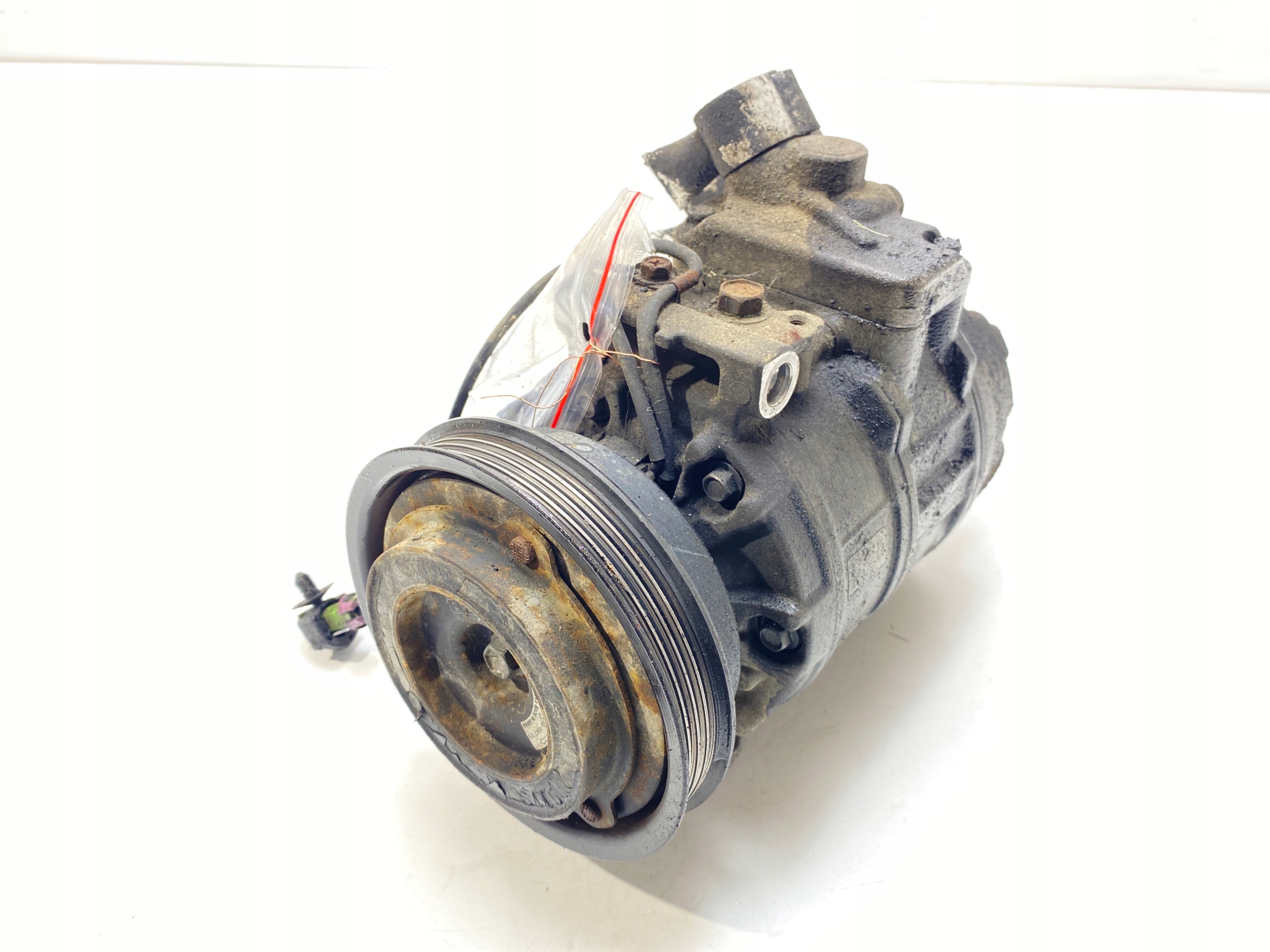 Компрессор кондиционера PASSAT B5 1.9 TDI 8D0260808