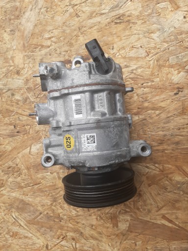 КОМПРЕСОР КОНДИЦІОНЕРА НАСОС 5Q0816803D VW