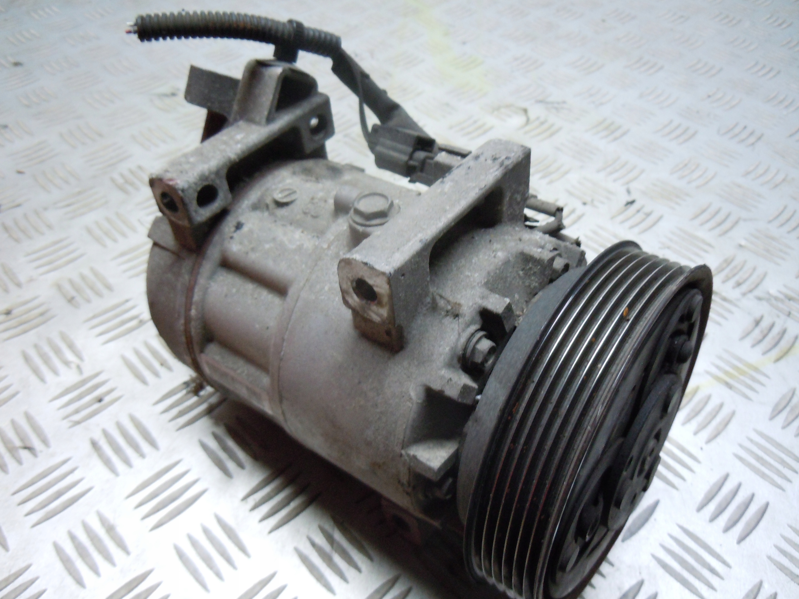 КОМПРЕССОР КОНДИЦИОНЕРА RENAULT CLIO IV 926002352R