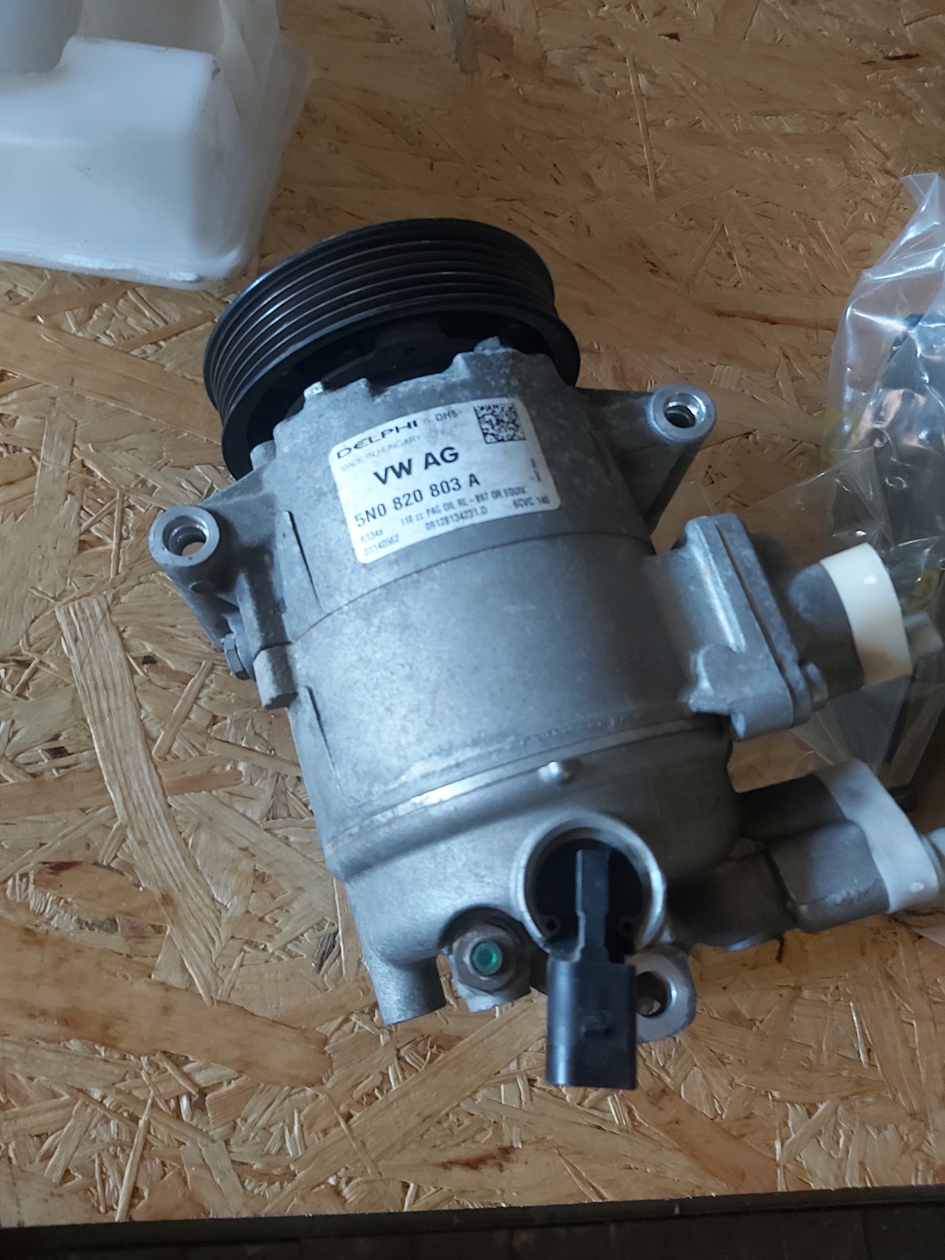 КОМПРЕССОР КОНДИЦИОНЕРА VW AG 5N0820803A