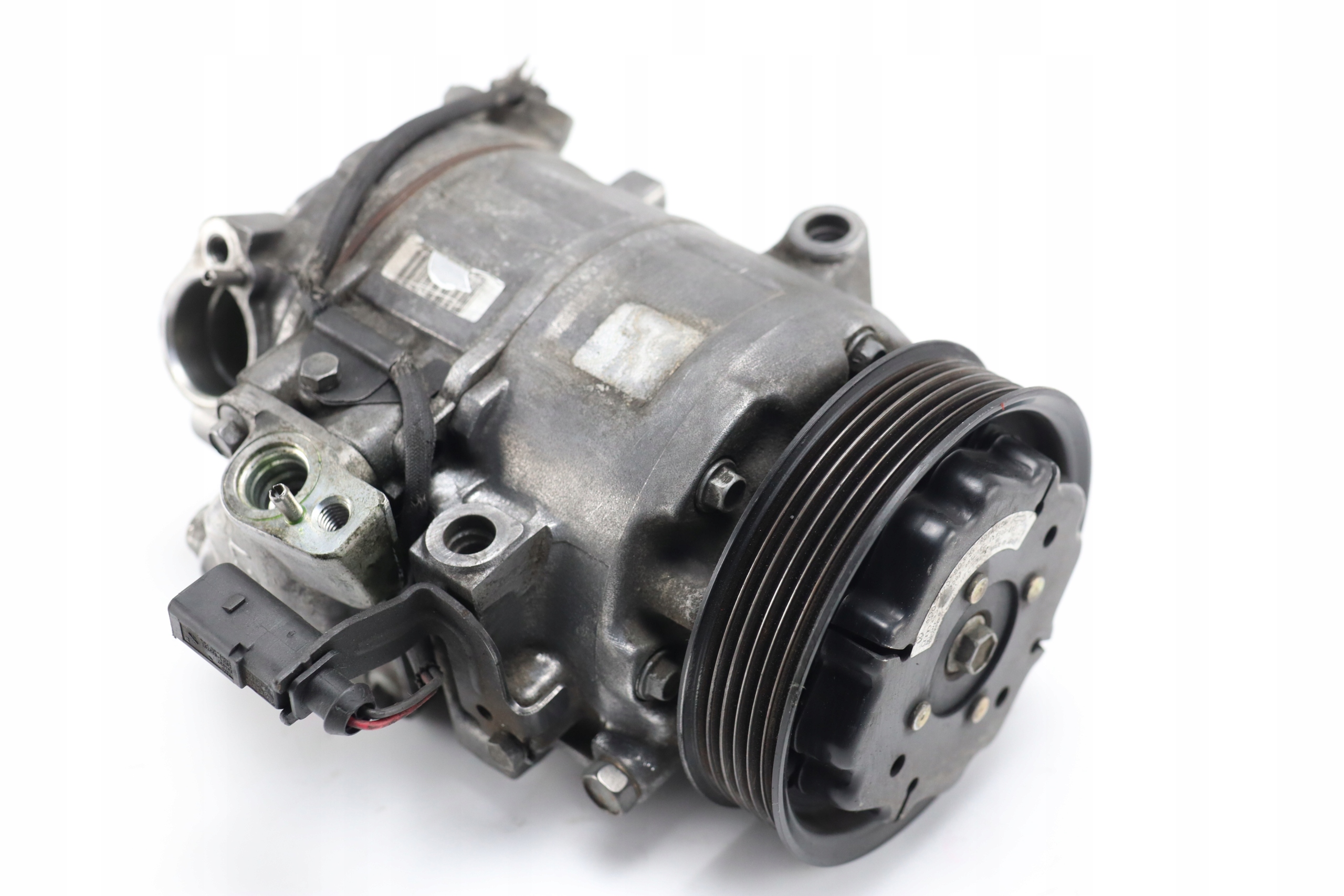 КОМПРЕССОР КОНДИЦИОНЕРА VW POLO IV 9N 1.2 12V 64KM