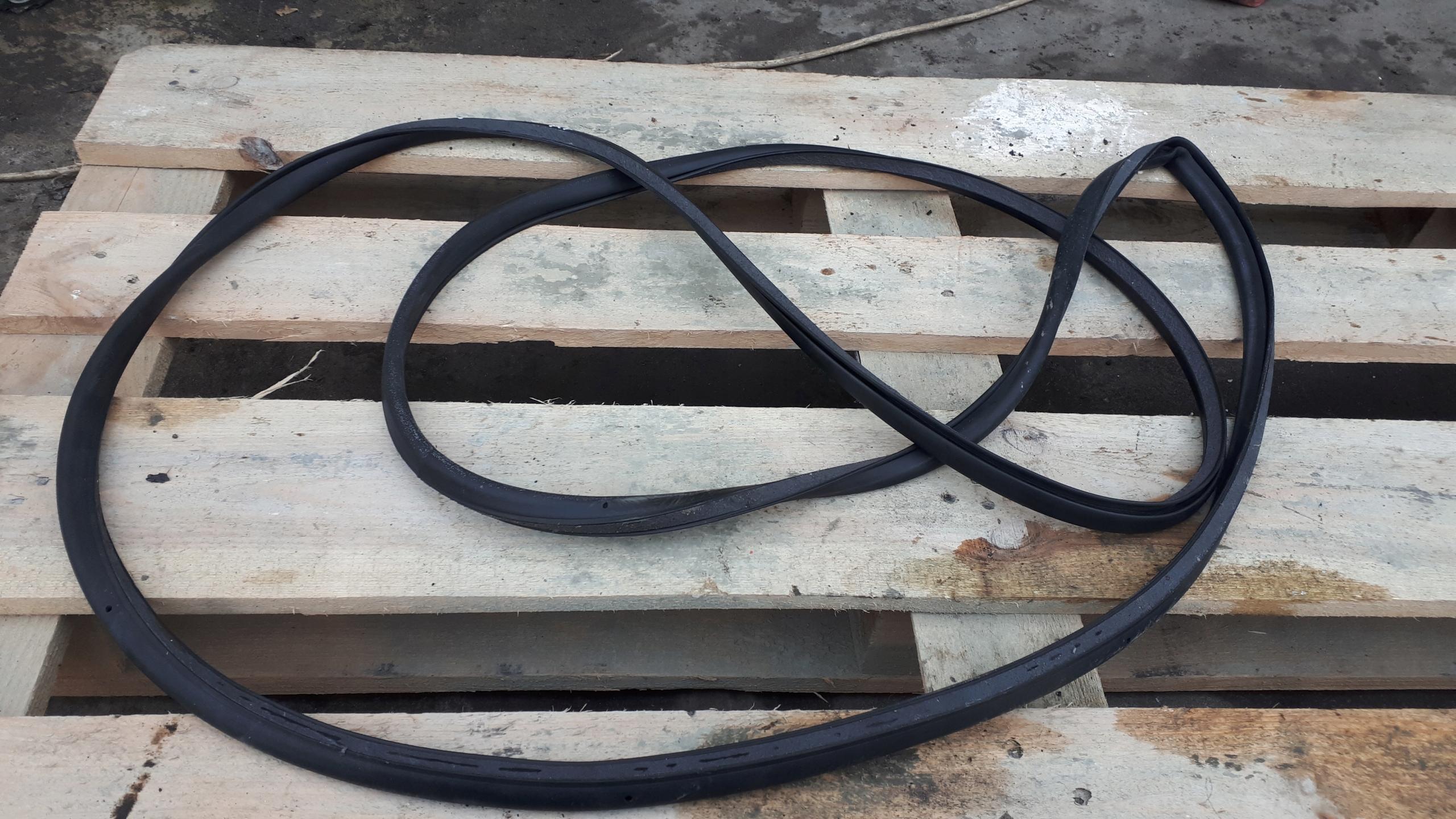 SQ5 8R Q5 внутренний правый передний уплотнитель двери