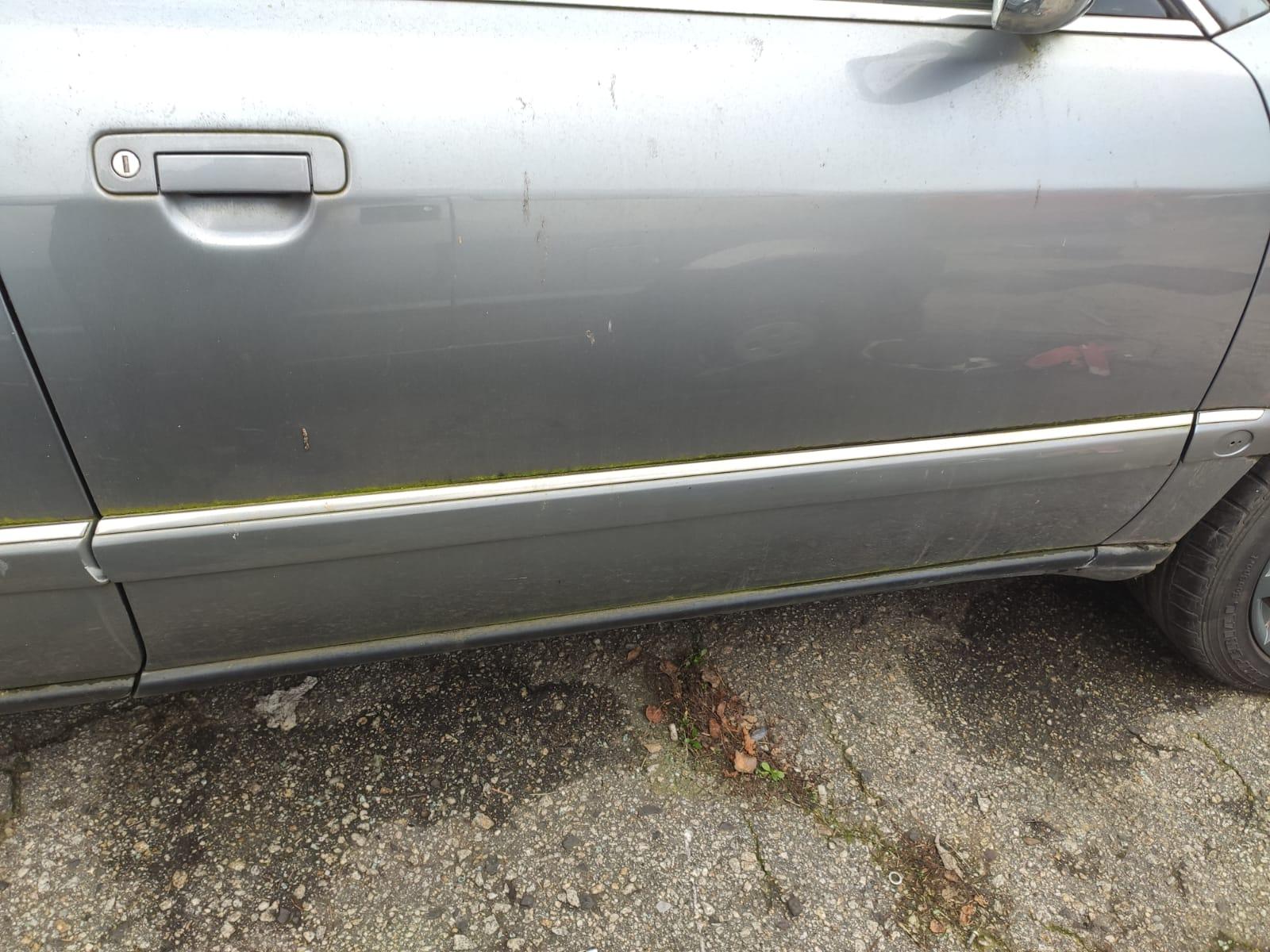 Средняя полоса двери правая передняя AUDI A8 D2 LY7L