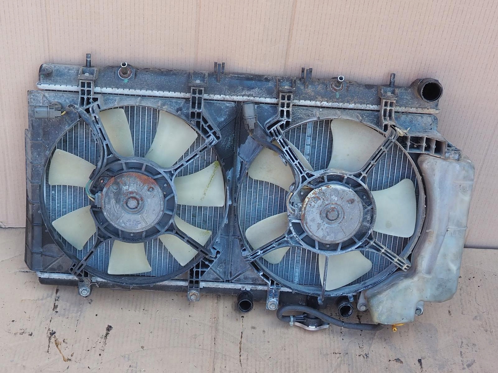 SUBARU LEGACY OUTBACK h6 радіатор KPL 3.0 B EZ30