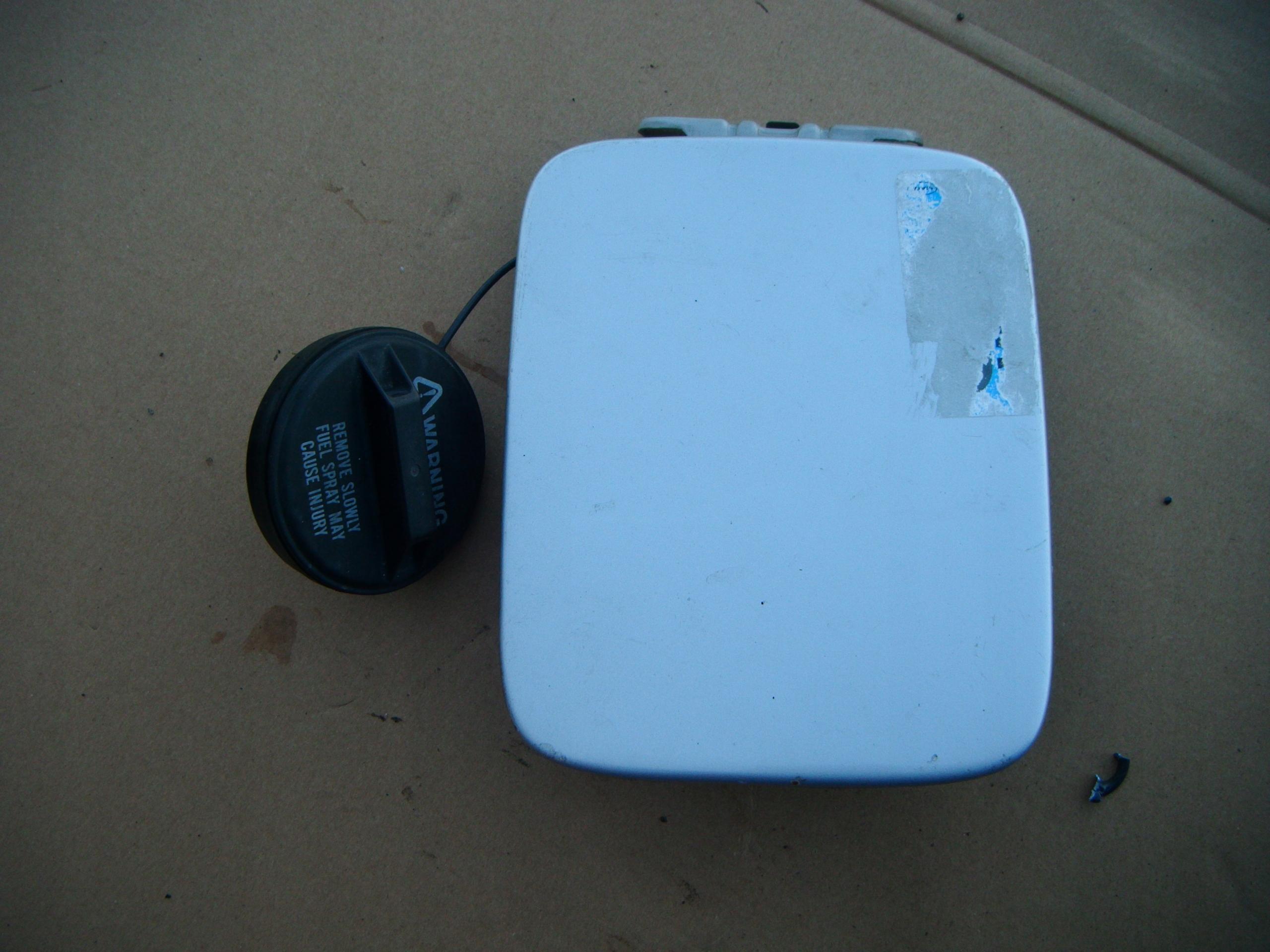 SUZUKI ALTO V 98-04 КРЫШКА ТОПЛИВНОГО БАКА