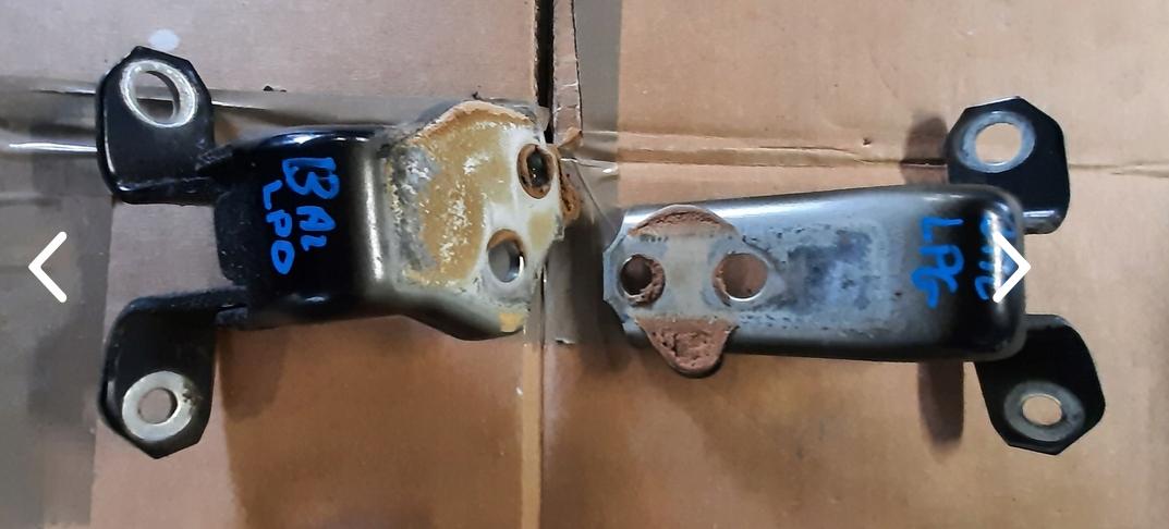 SUZUKI BALENO 16-19 ПЕТЛЯ ДВЕРІ ЛІВА ПЕРЕДНЯ