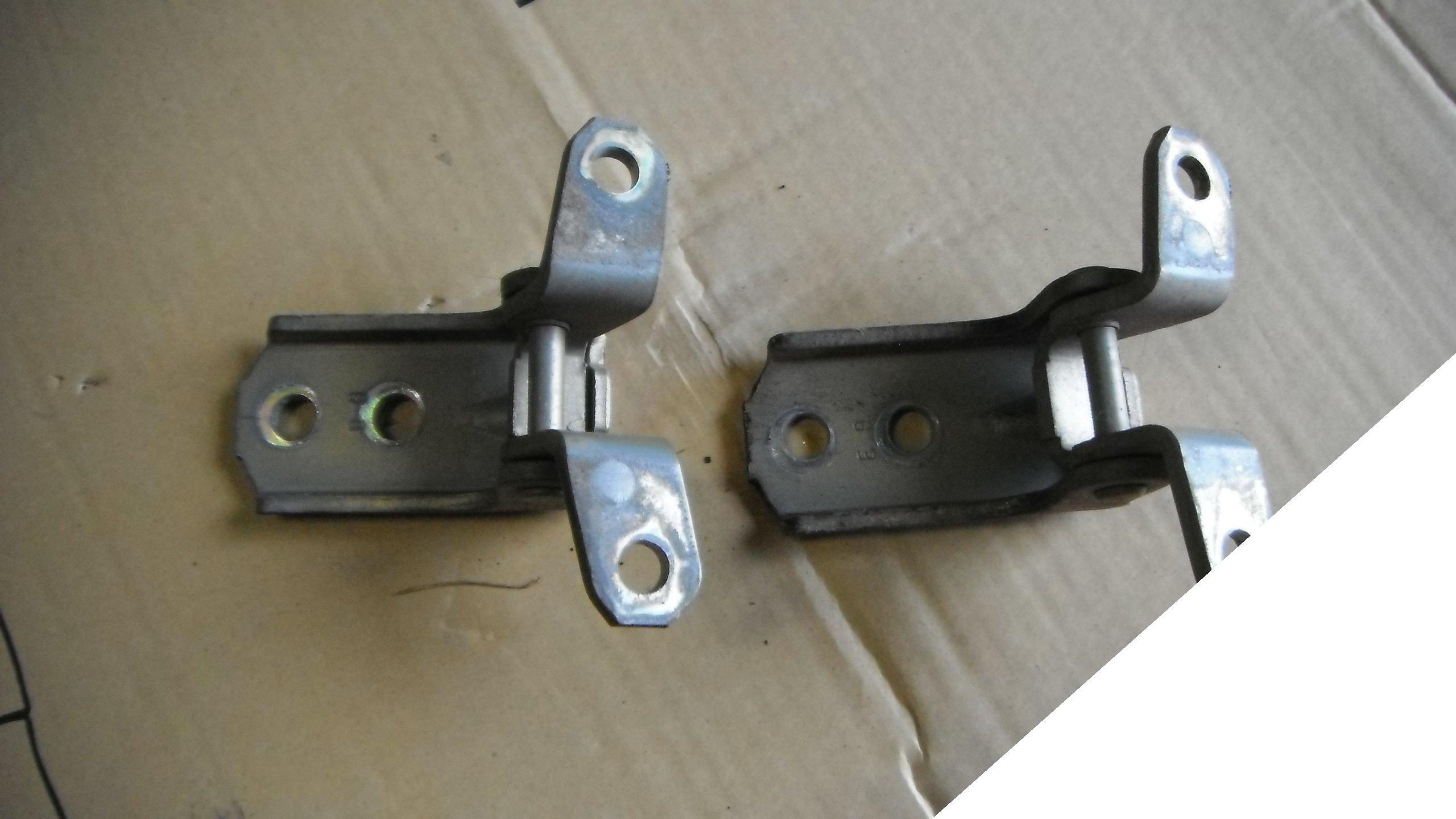 SUZUKI GRAND VITARA И 98-05 ПЕРЕДНЯЯ ПРАВАЯ ПЕТЛЯ