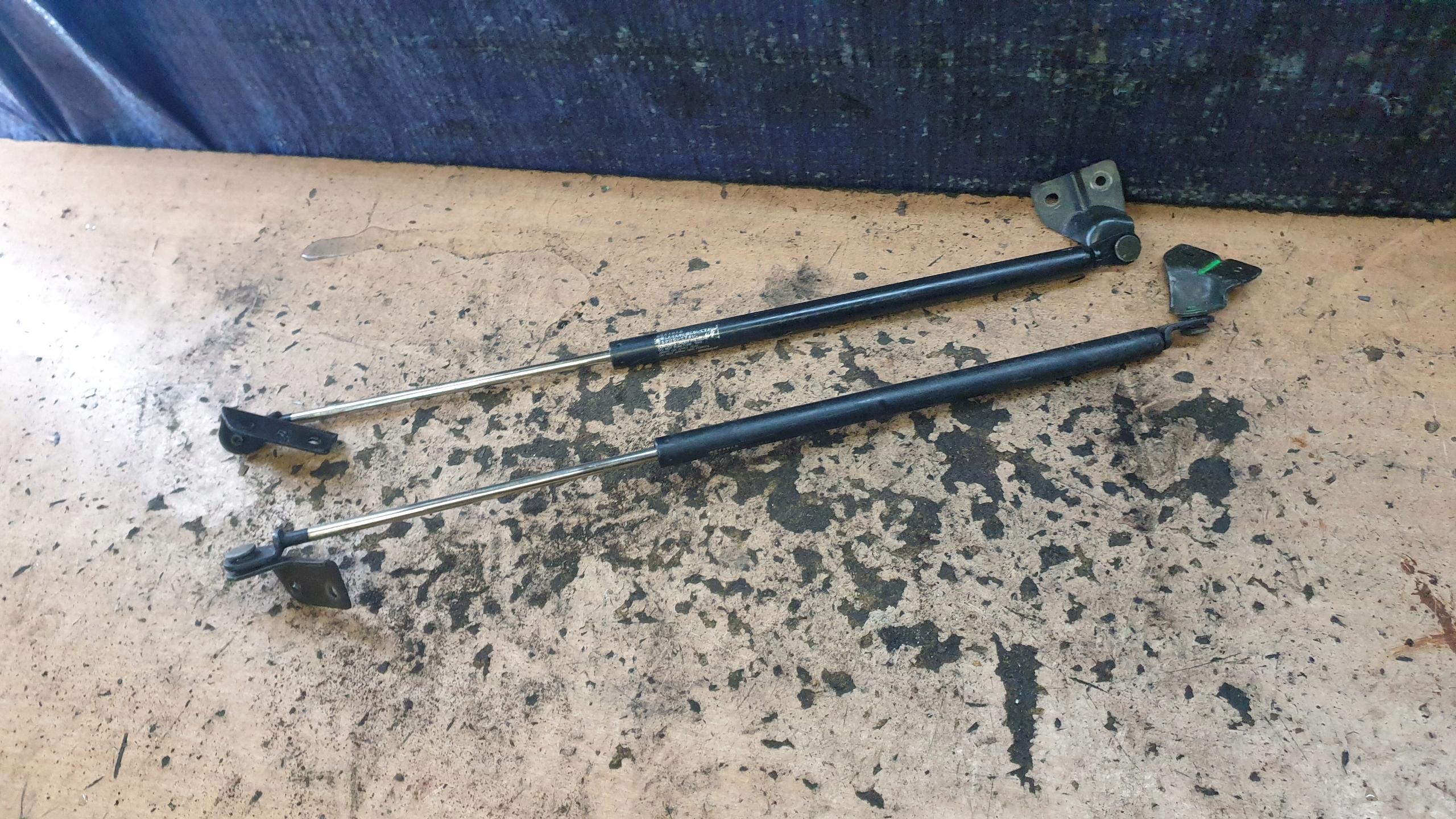 LINQ12 - SUZUKI LIANA ЦИЛІНДРИ ЗАКРИЛКИ ЗАДНІЙ КОМПЛЕКТ