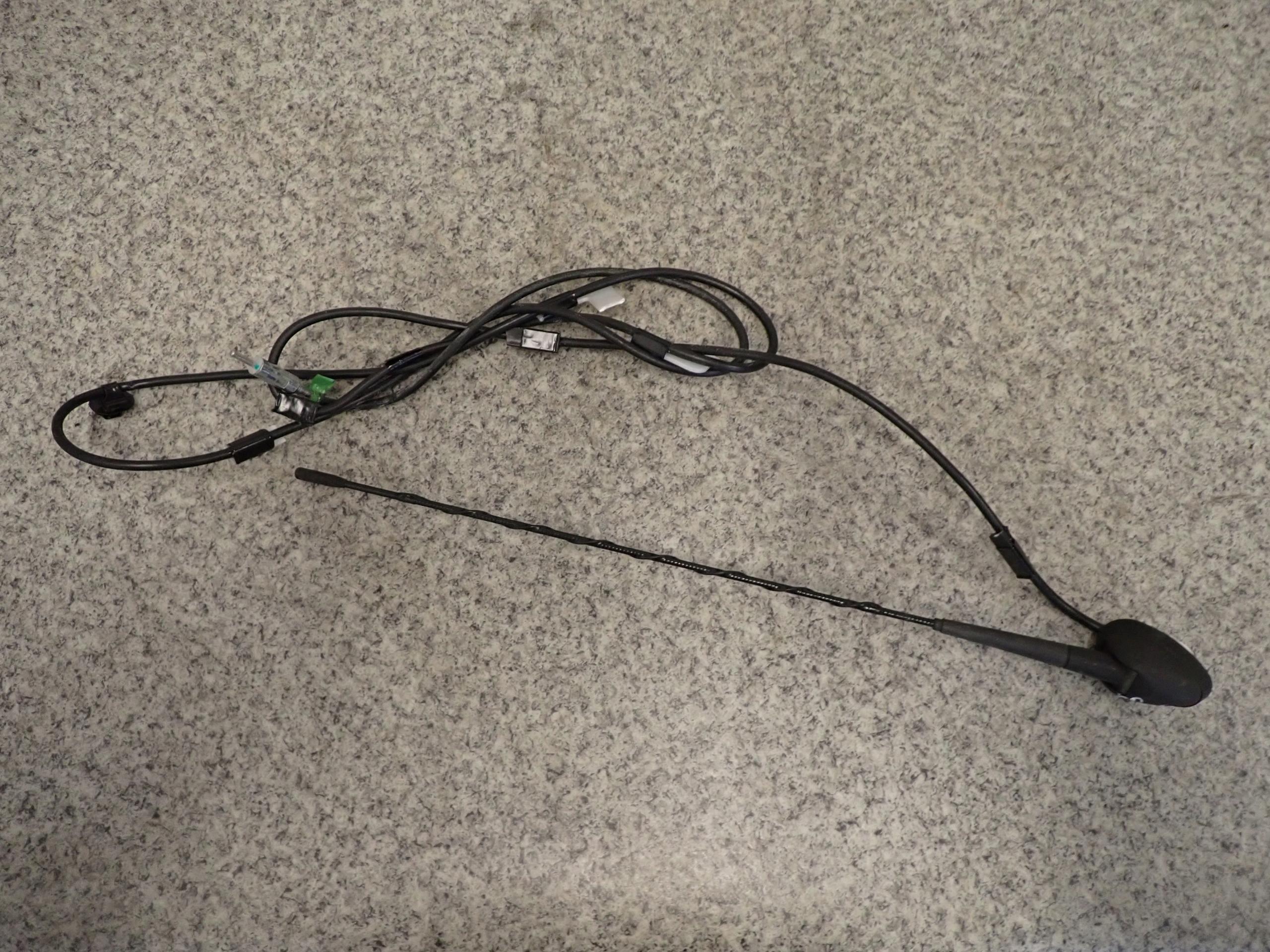 SUZUKI SWIFT III MK6 05-09 АНТЕНА НА ДАХУ