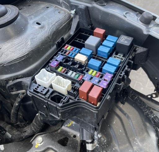 Коробка запобіжників SUZUKI SX4 S-CROSS LIFT 1.4 HYBRID