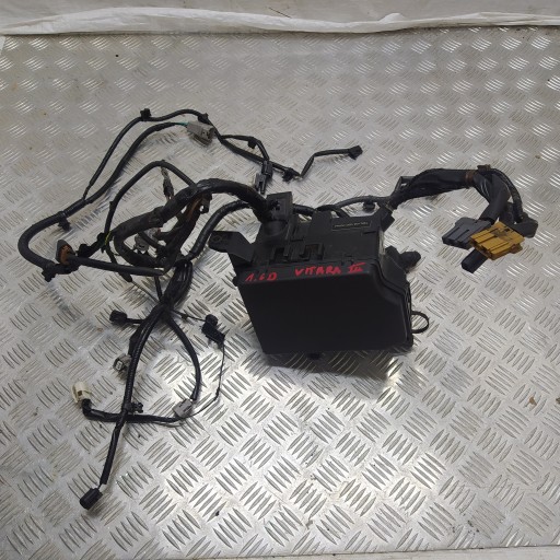 NUMER-BRAK-SUZUKI-22 - Блок предохранителей suzuki vitara iii 1.6 ddis