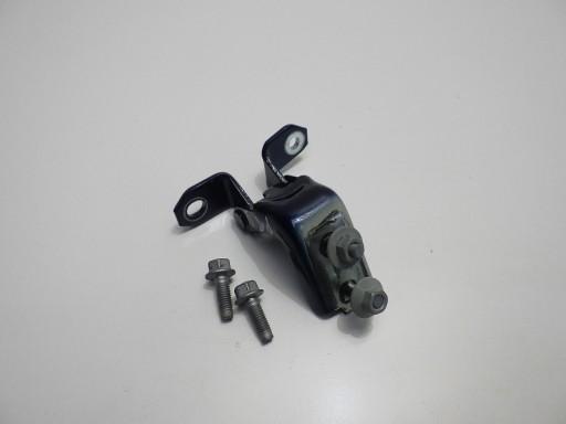 2C18 - SX4 S CROSS 2022 НОВАЯ ДВЕРНАЯ ПЕТЛЯ ПРАВАЯ ЗАДНЯЯ НИЖНЯЯ