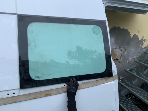 ПРАВОЕ ОКНО RENAULT MASTER BUS