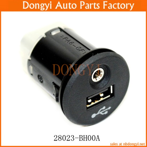 Автомобільний адаптер порту USB AUX OE № 28023-BH