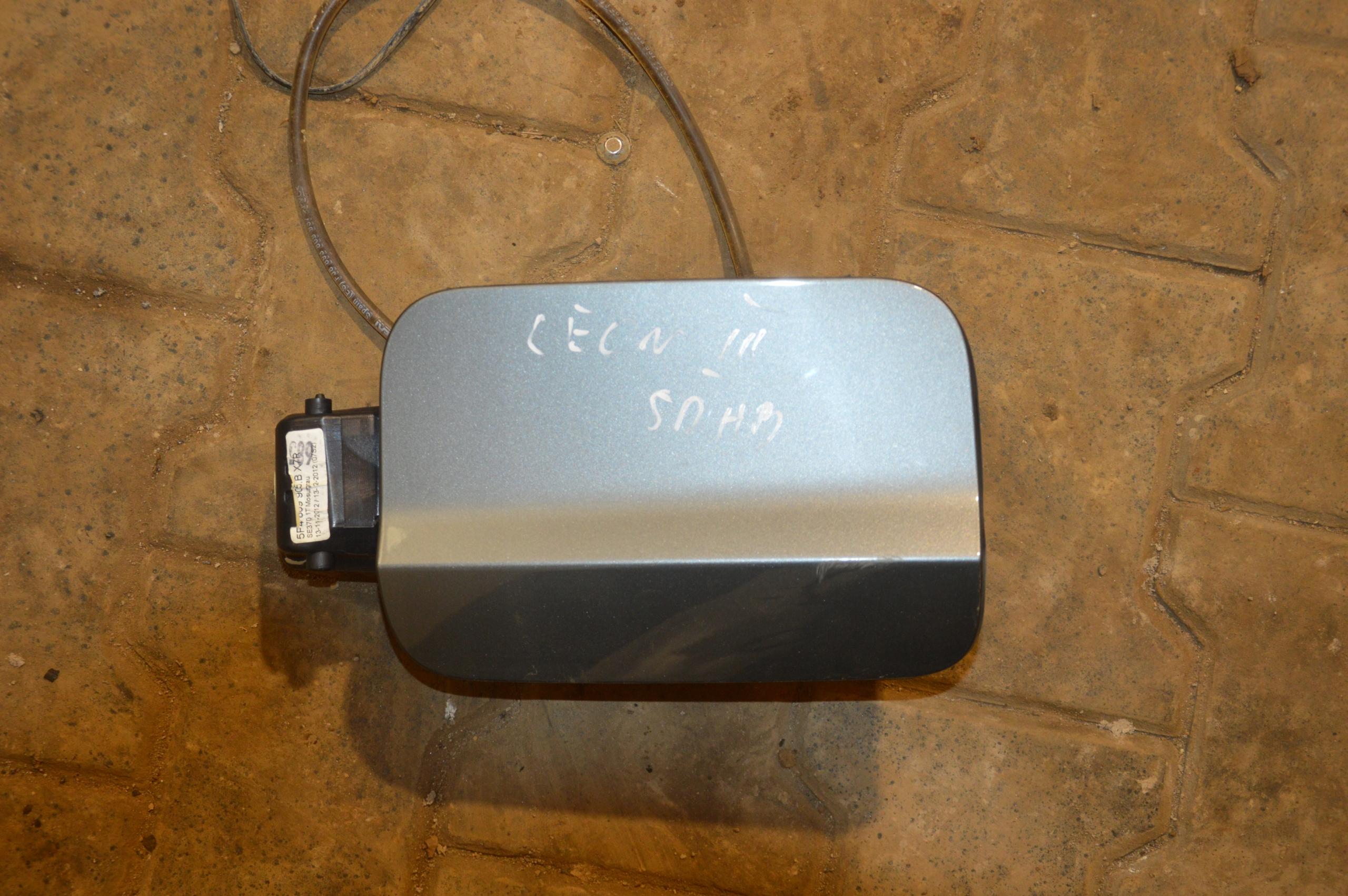 Seat Leon III 5F 5D кришка паливного бака LX7R