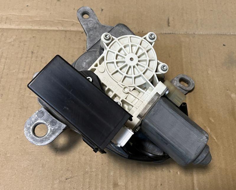 9661640680 - Двигун багажника PEUGEOT 607 99-10