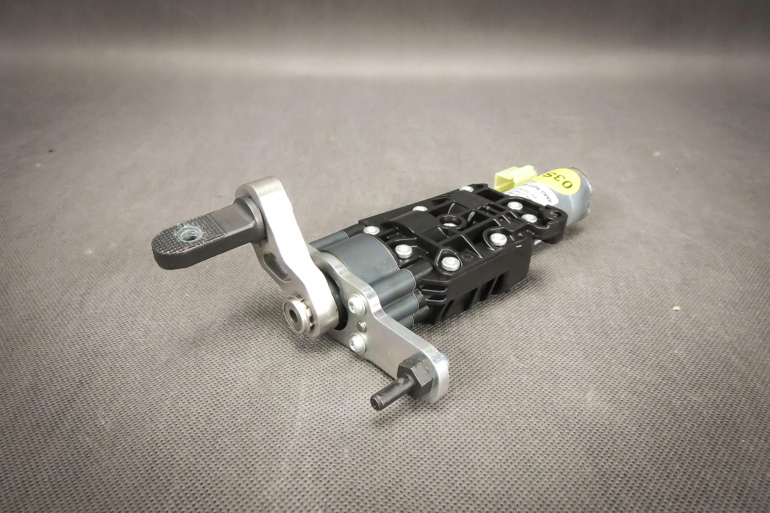 Двигатель задней двери левый Audi Q7 SQ7 4M 4M0827851