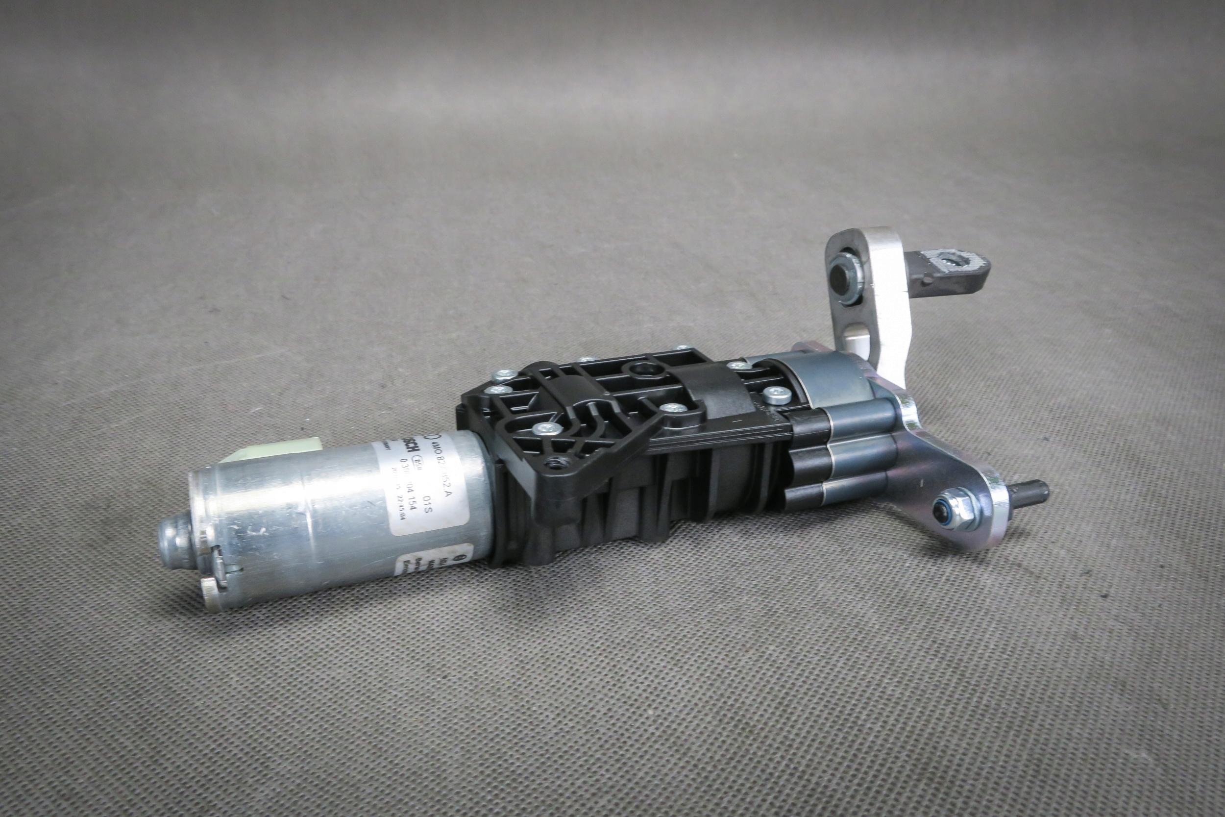 Двигун задніх дверей правий Audi Q7 SQ7 4M0827852A