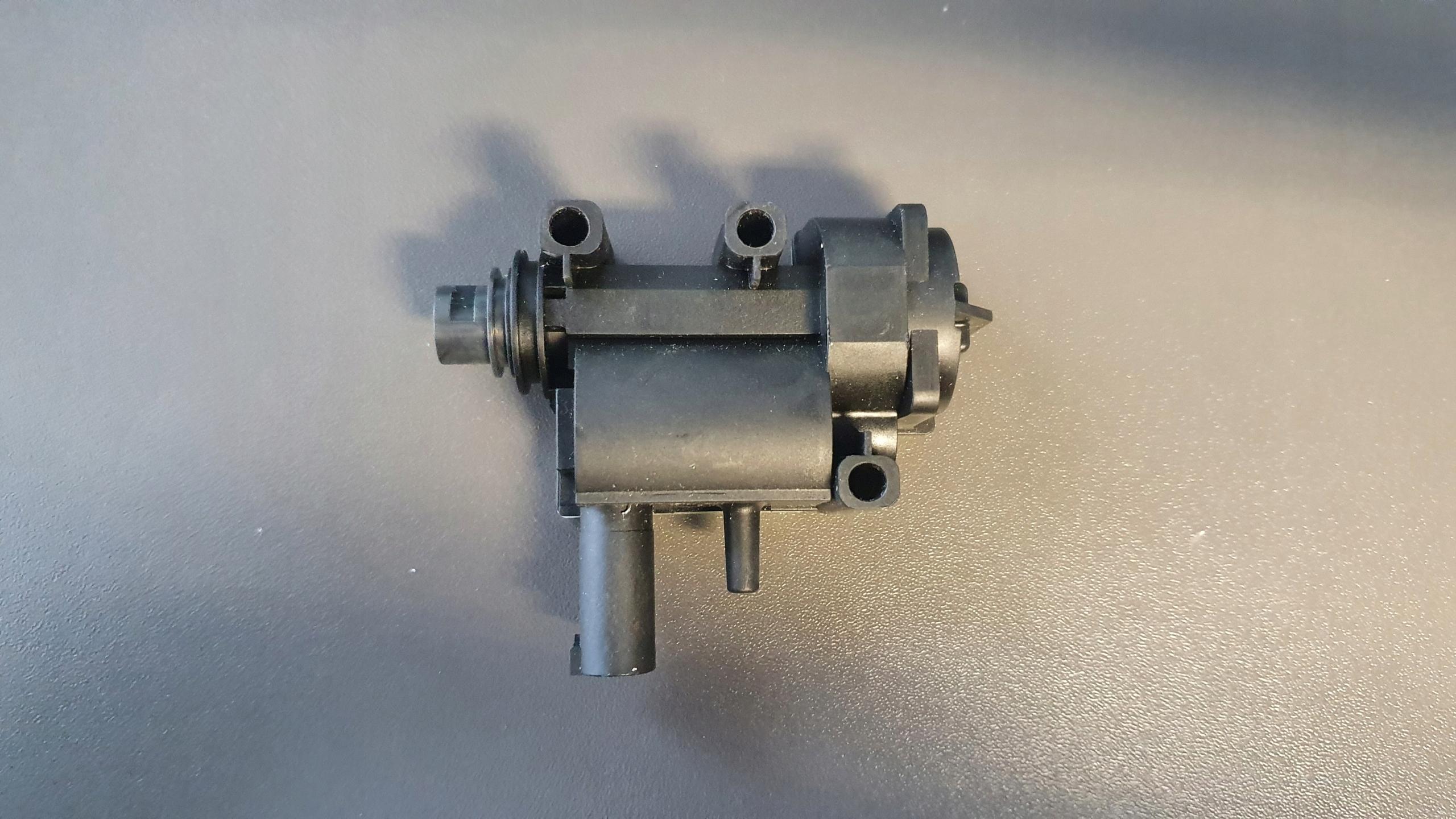 6711 6985878 - Привод крышки топливного бака BMW E60 E61 универсал