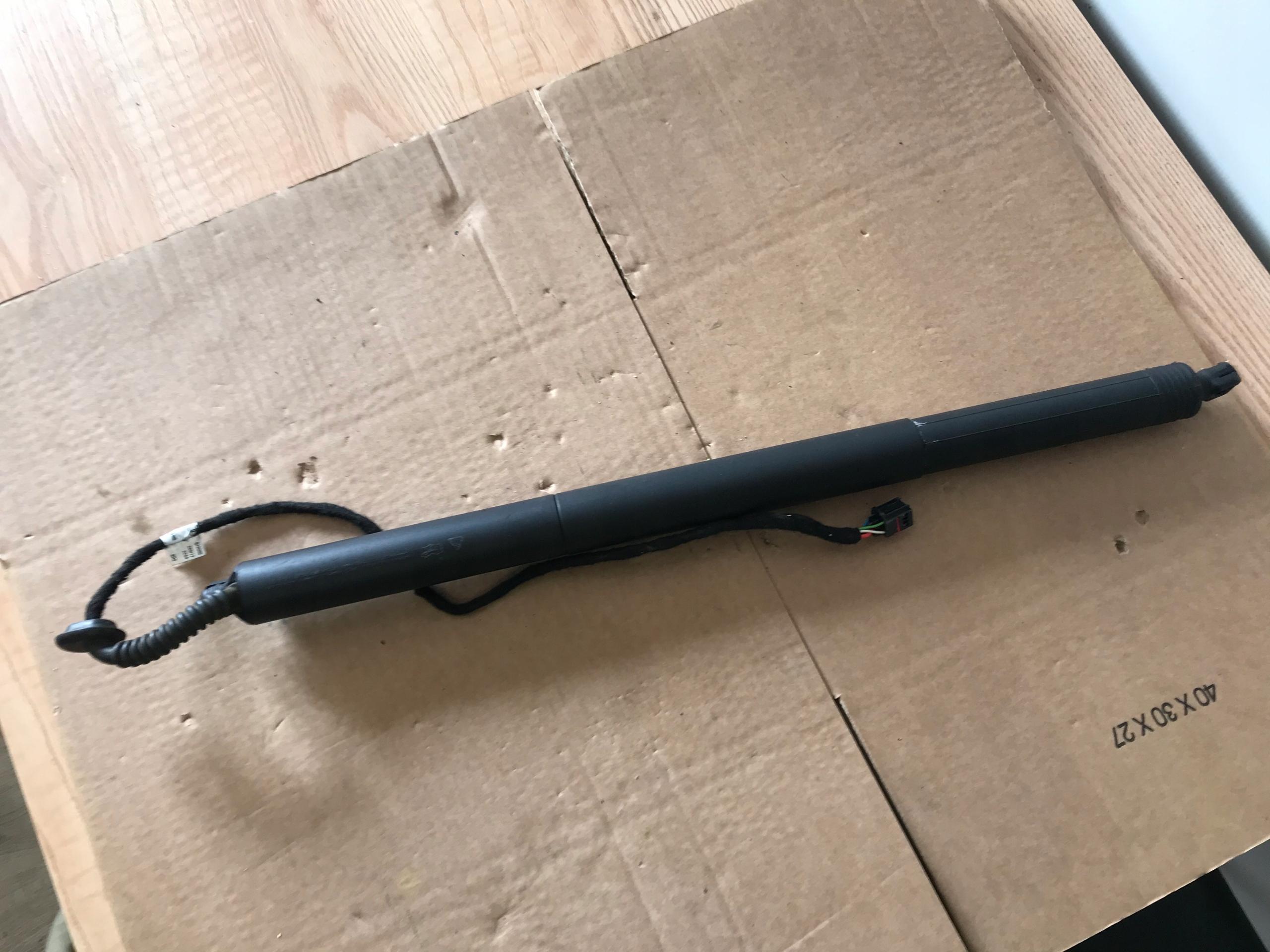 8U0827851 - Привід заслінки Audi Q3 8u0 лівий ліва сторона