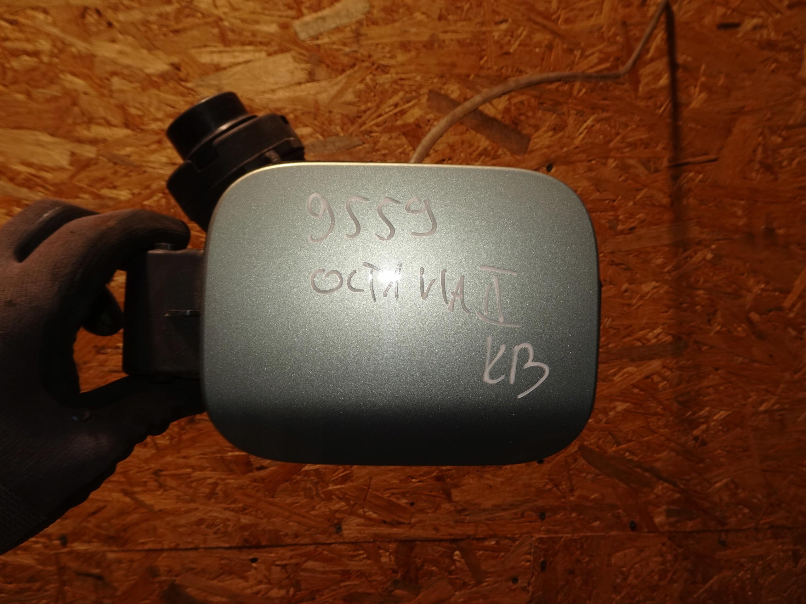 Skoda Octavia II универсал крышка топливного бака 9559