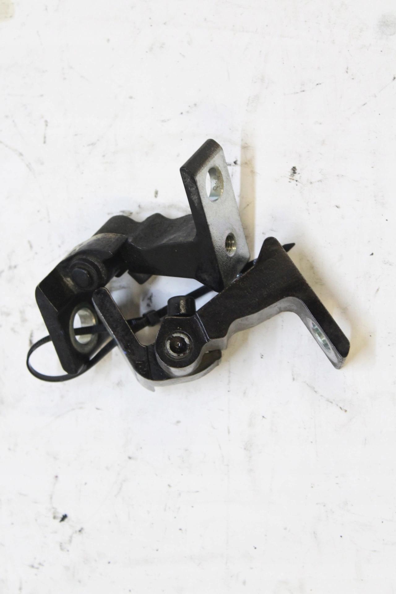 Skoda Octavia IV петля двері ліва 8X0831403F