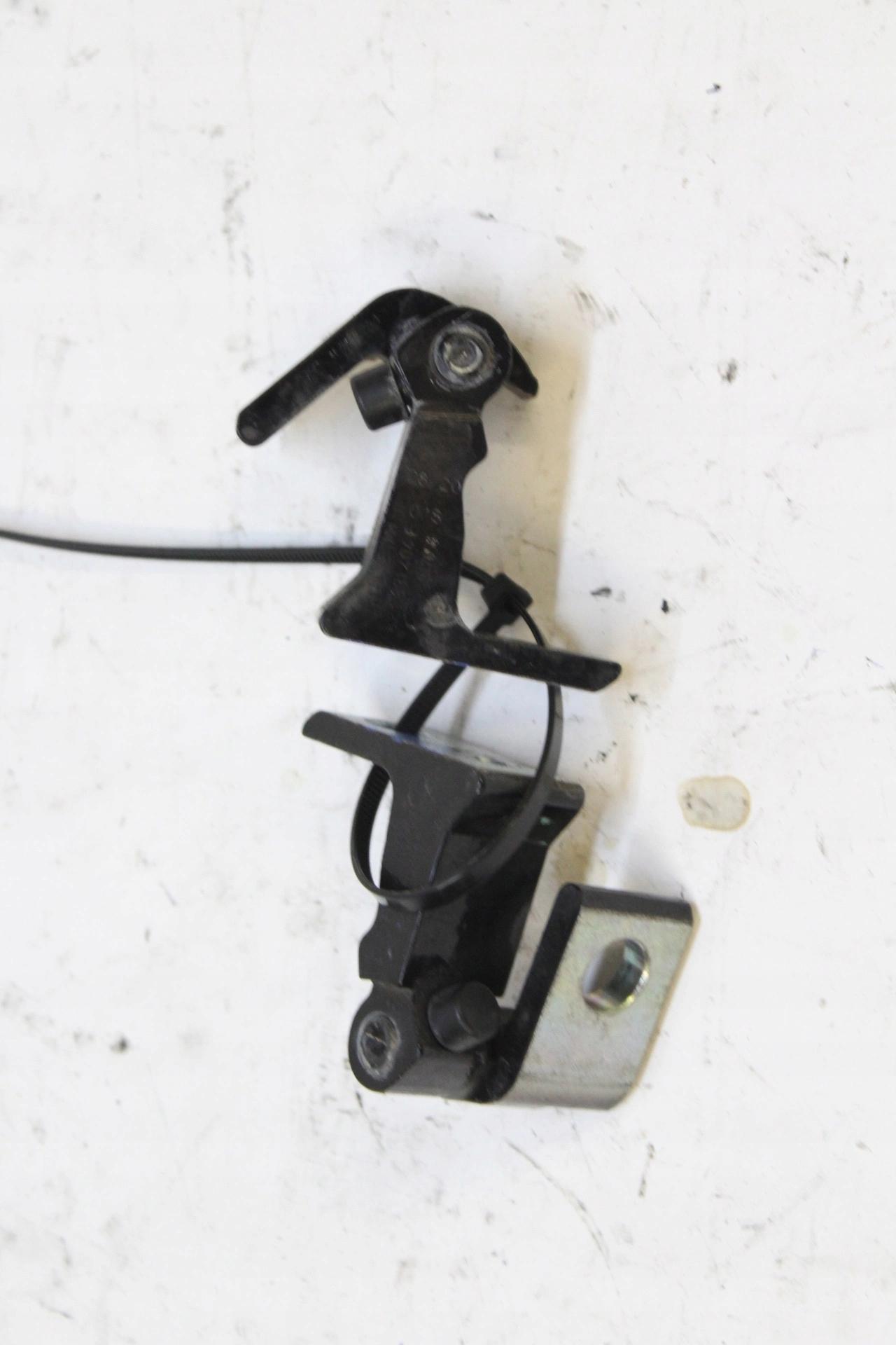 Skoda Octavia IV петля двері задня права 8x0831404f