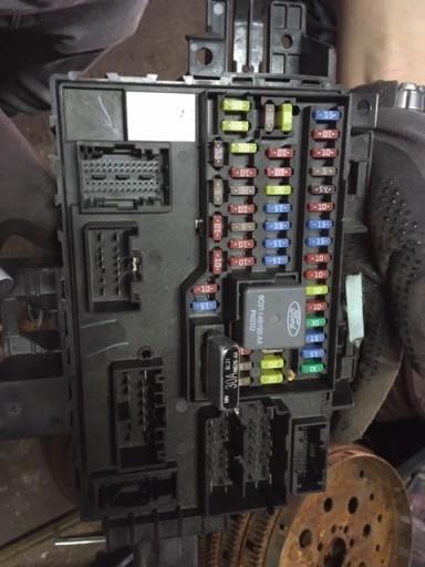 Блок запобіжників lincoln mkt 2010- 3.7