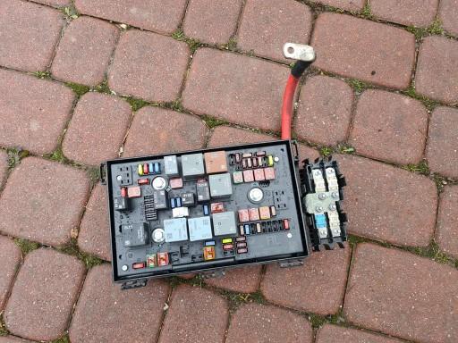 Блок предохранителей opel astra j iv 13318785