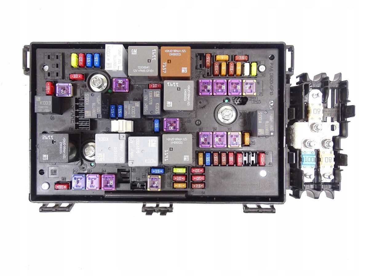 13222786 0 - Блок предохранителей Opel Zafira C 1.6 CDTI 14-16