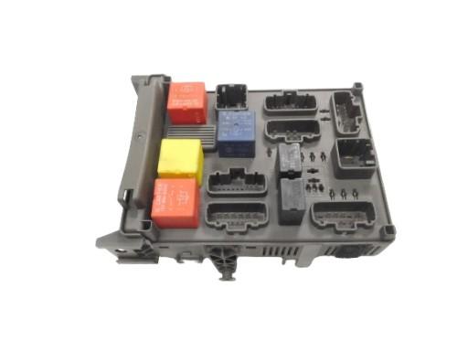 Блок предохранителей Renault Laguna II OE 8200449594