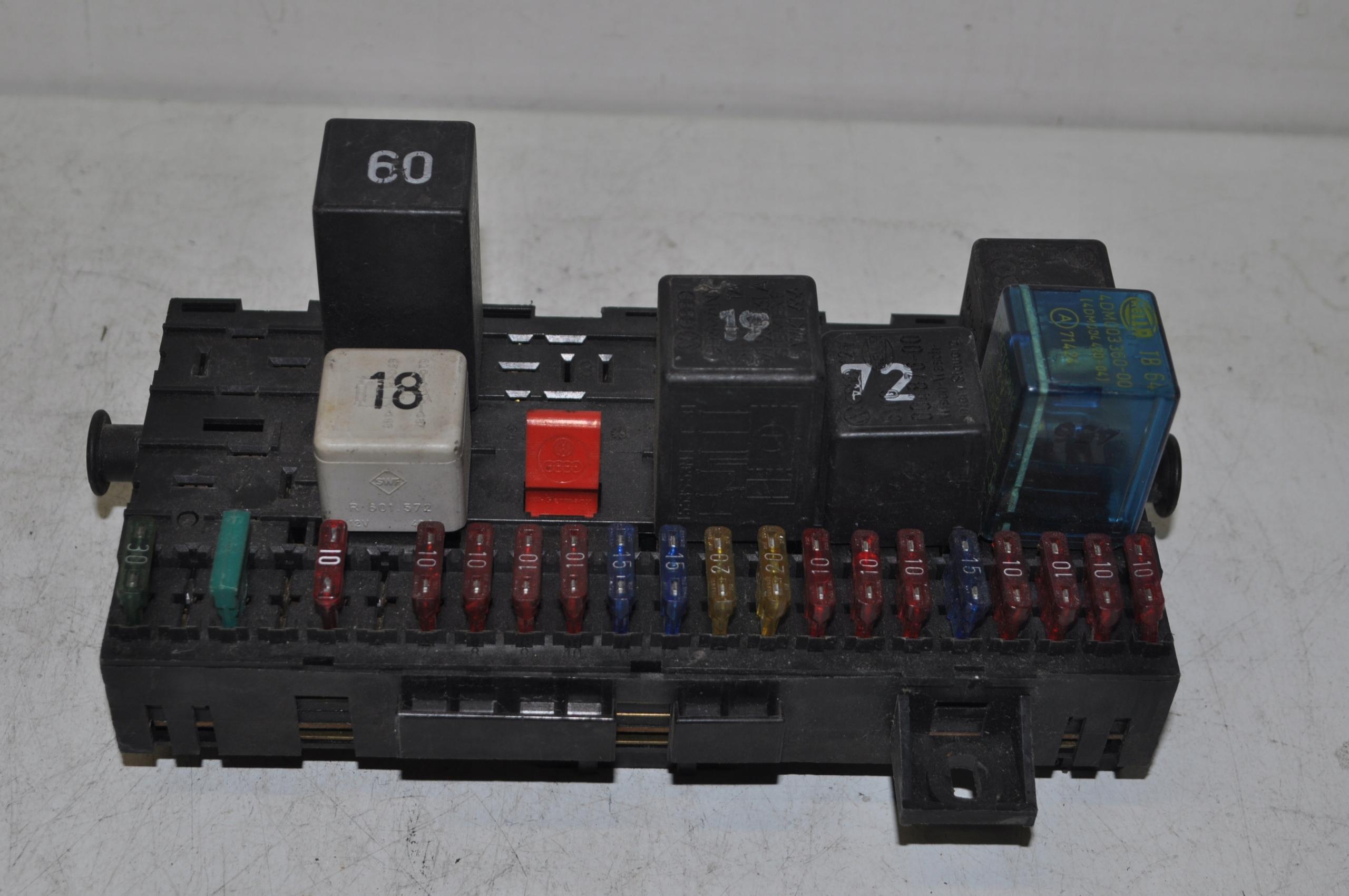 171941813D - Блок предохранителей VW Golf II Jetta 171941821D