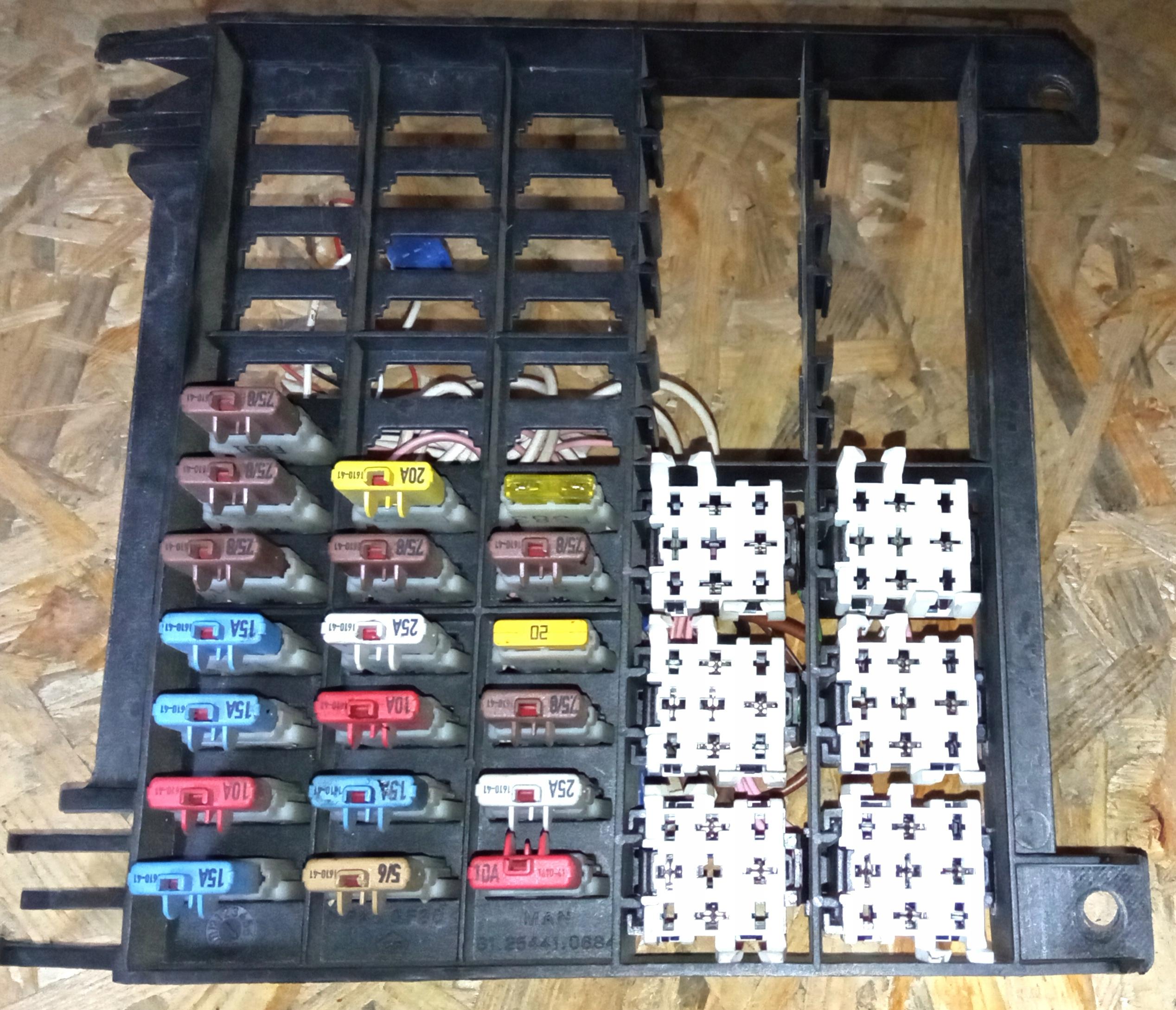 81254410684 - Нижний блок предохранителей MAN TGA