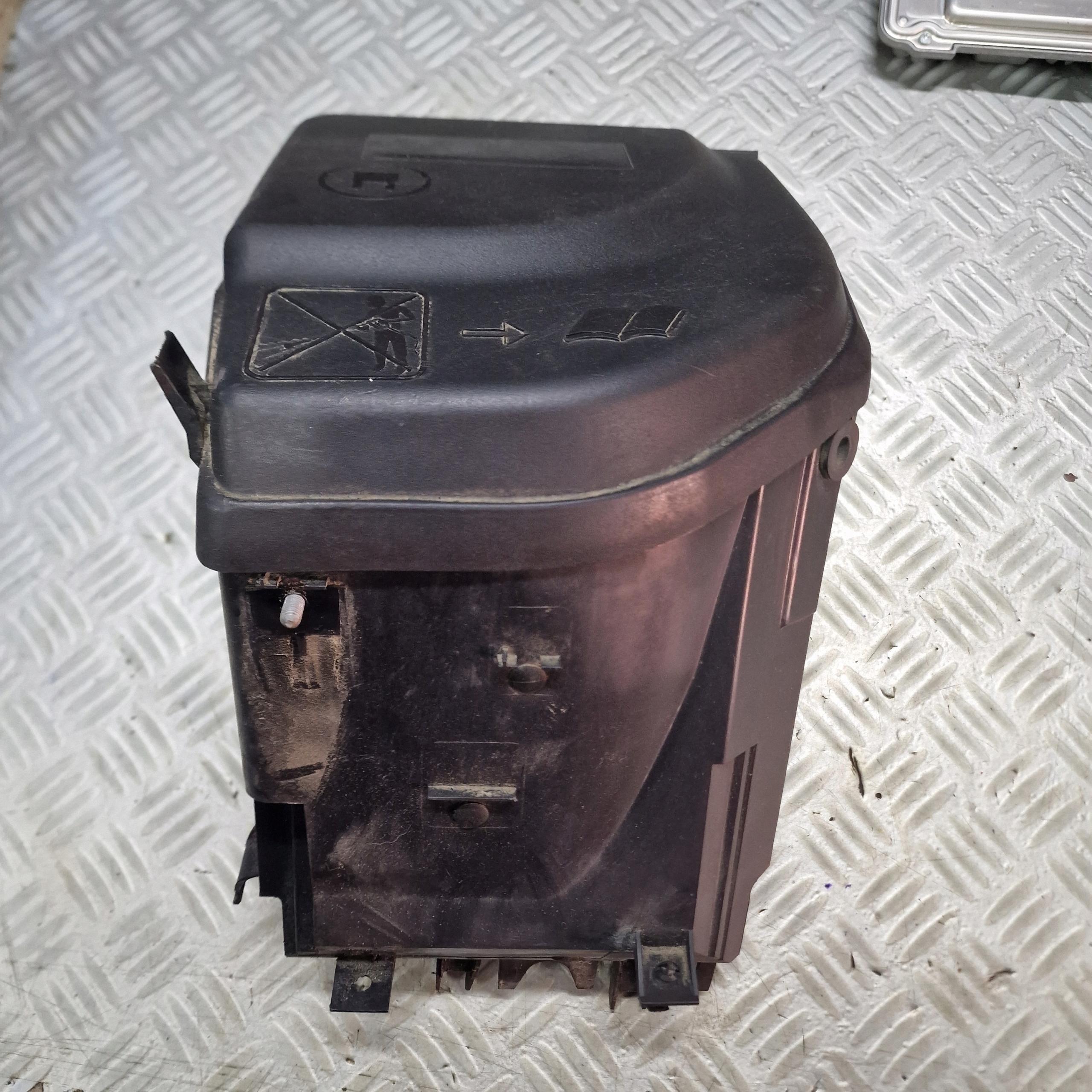 9658447380 9658418180 - Блок предохранителей корпус Peugeot Citroen