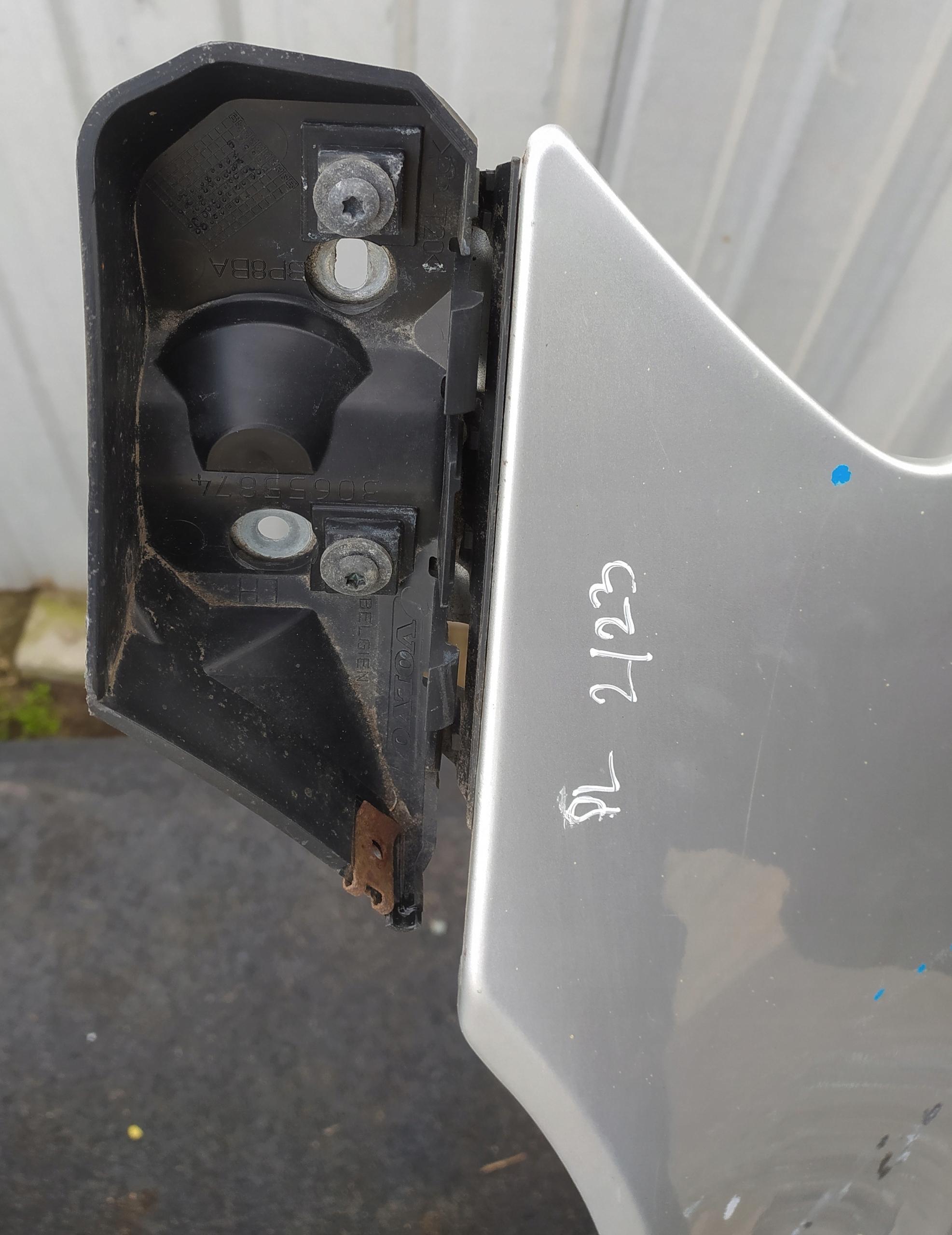 Брызговик левый передний VOLVO S40 II V50 04-12