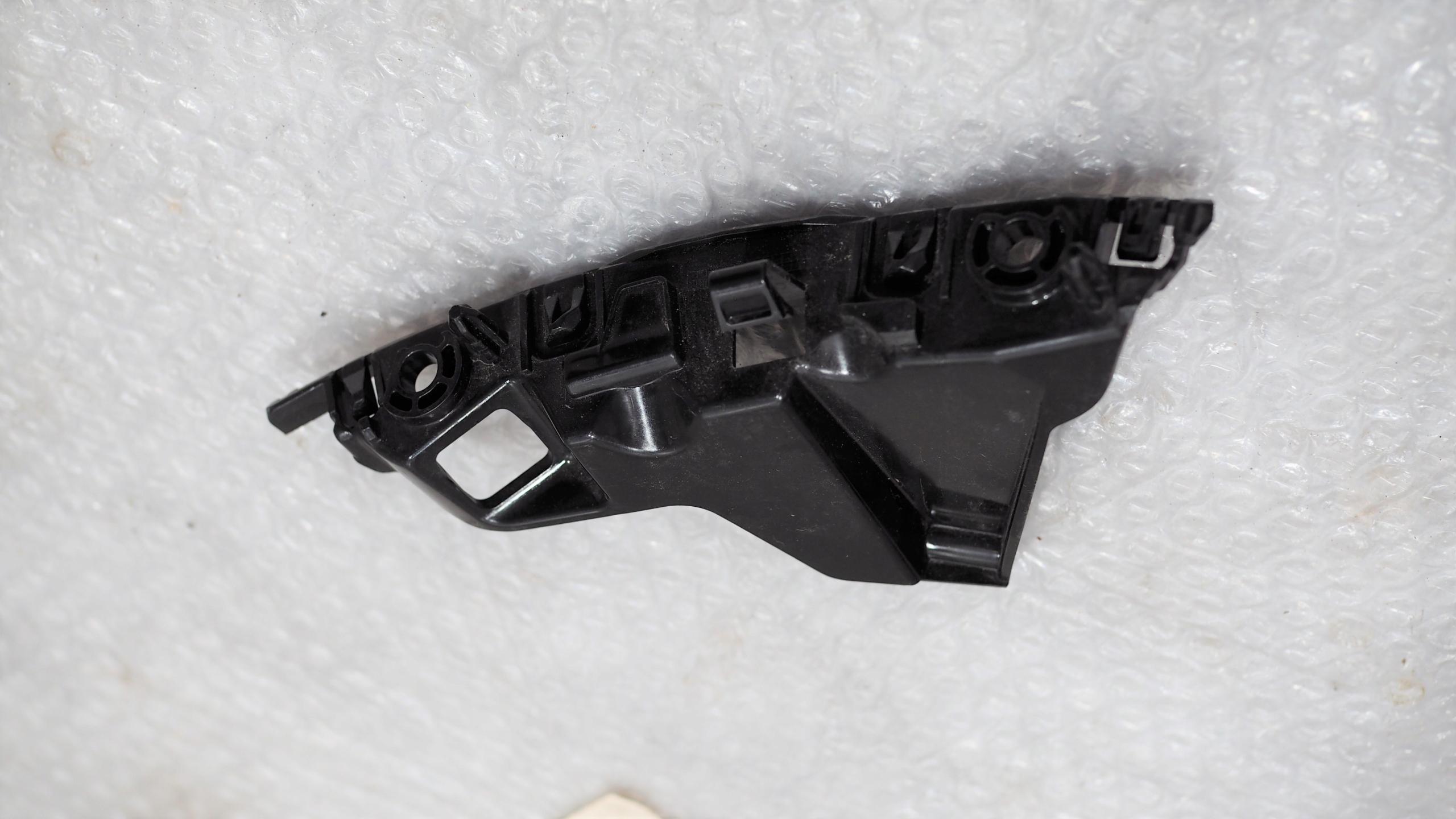 Бампер правый 9823207880 Peugeot 208 II