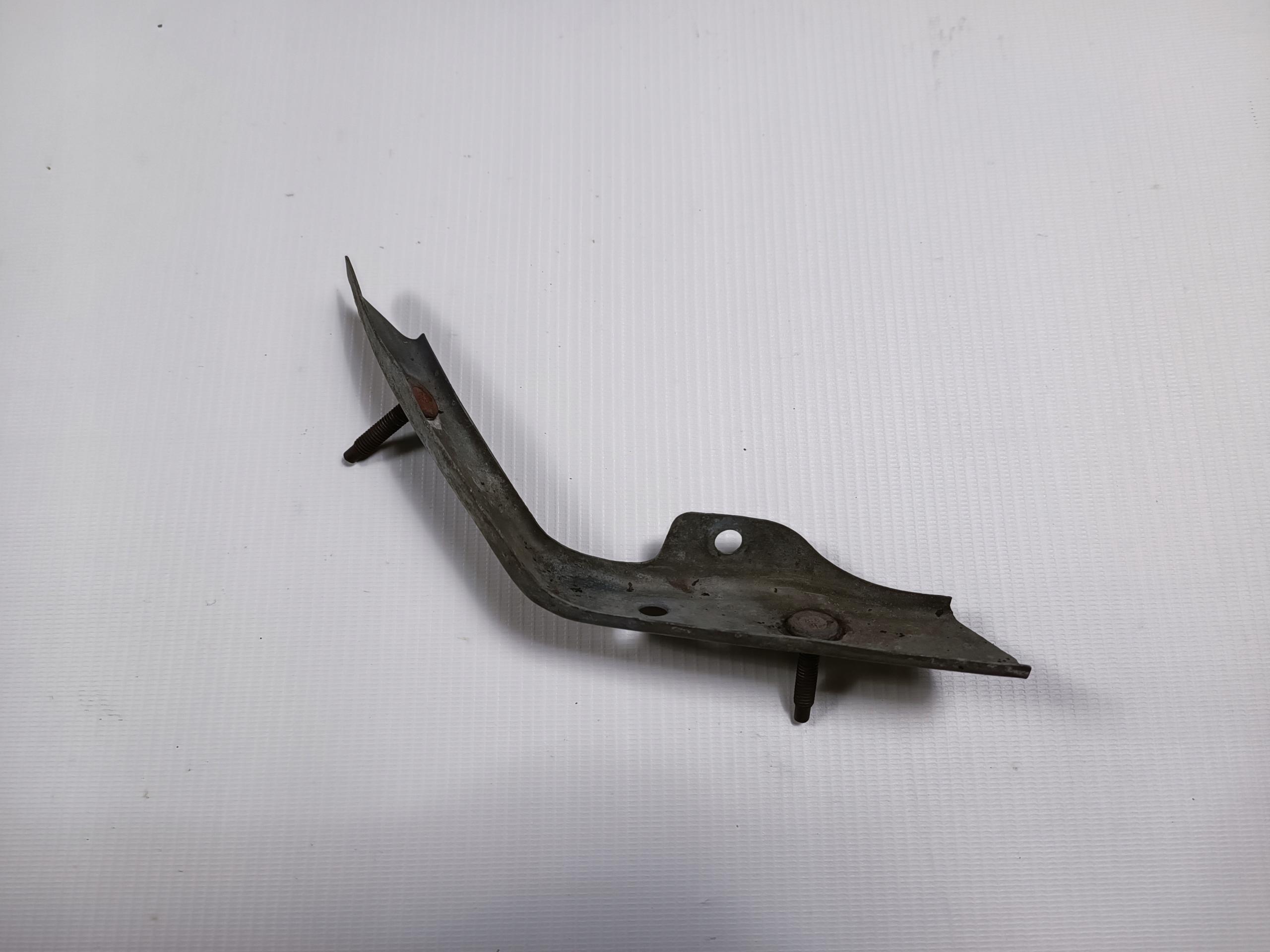 KKM4755 - Слайд крило кріплення лівий передній Corvette C5