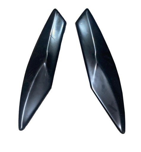 Бічні розгалужувачі заднього бампера для VW GOLF VII 2013-2016, чорний глянець