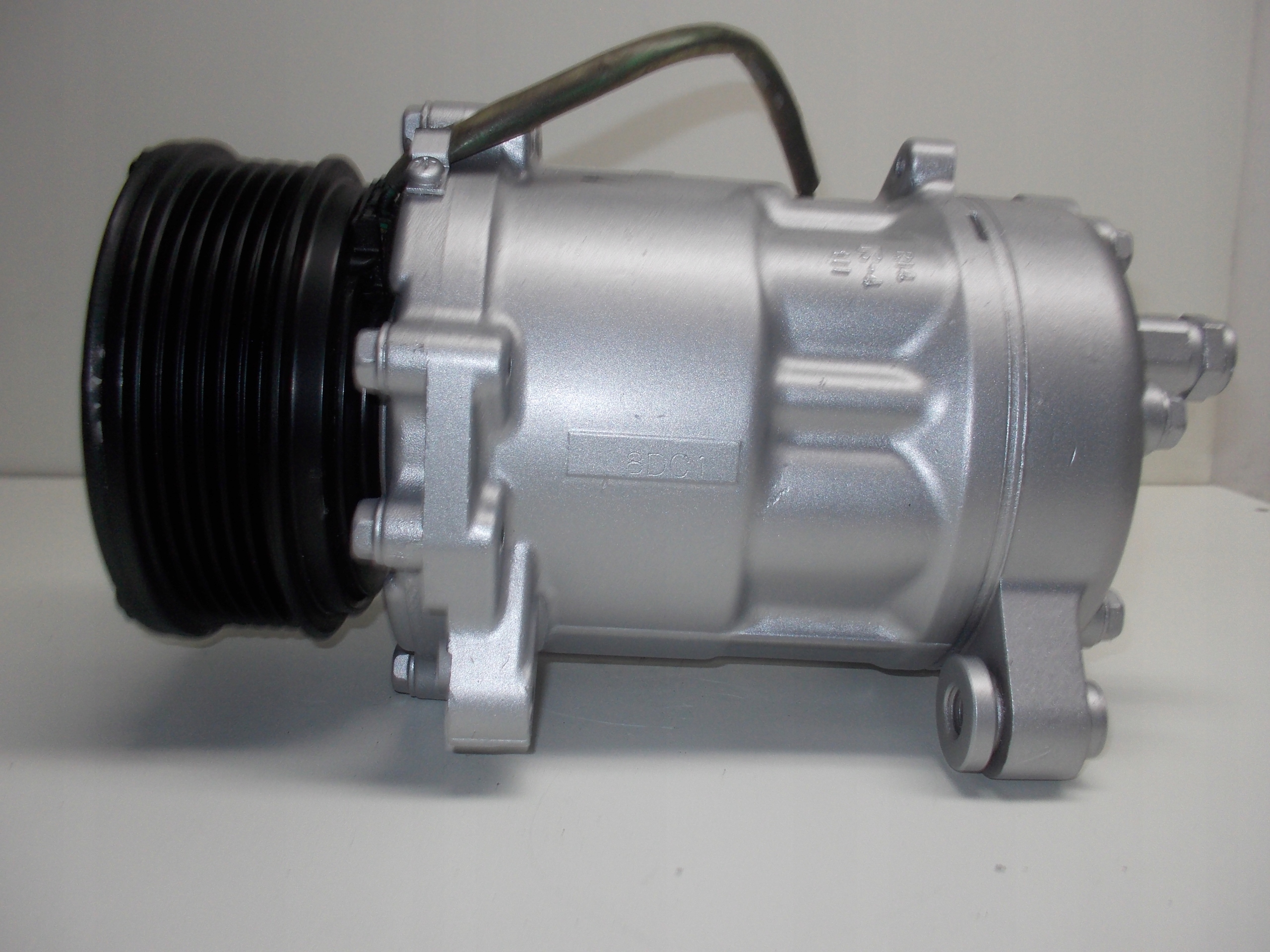 8D0260805D - Компрессор VW Lupo POLO SEAT Arosa 6N0820803B