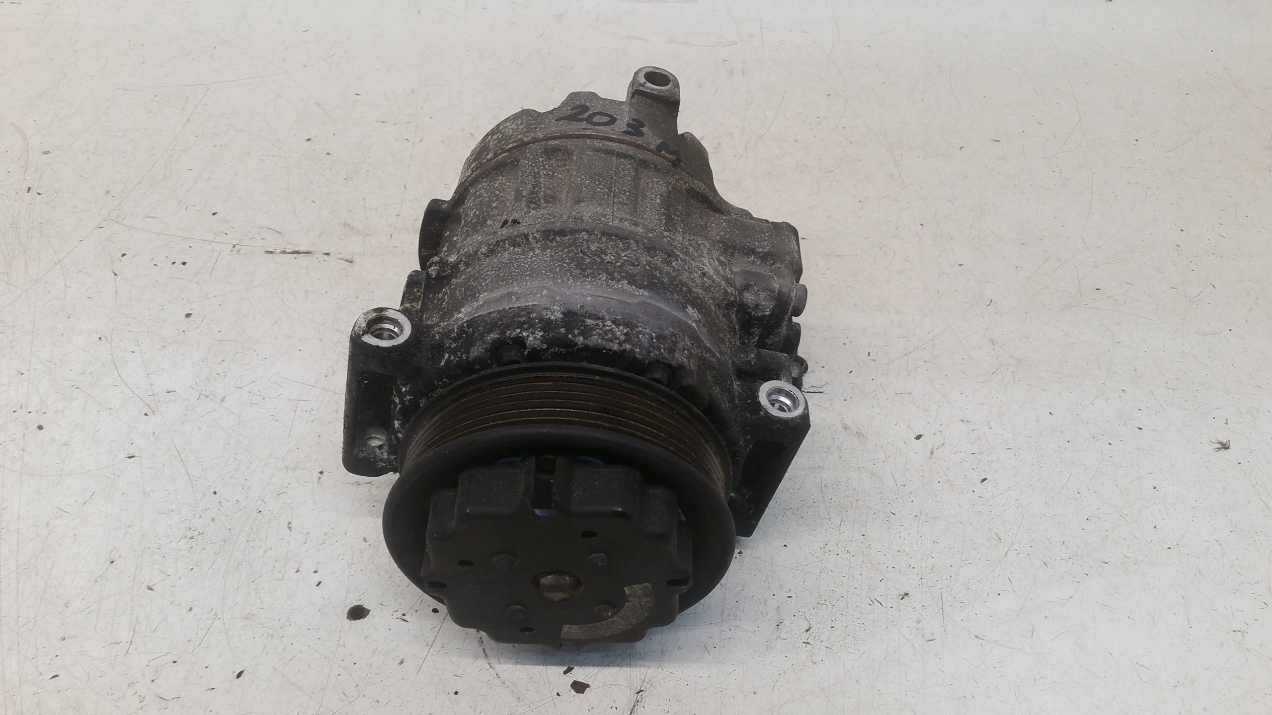 Компрессор кондиционера 4472208223 Mercedes W203