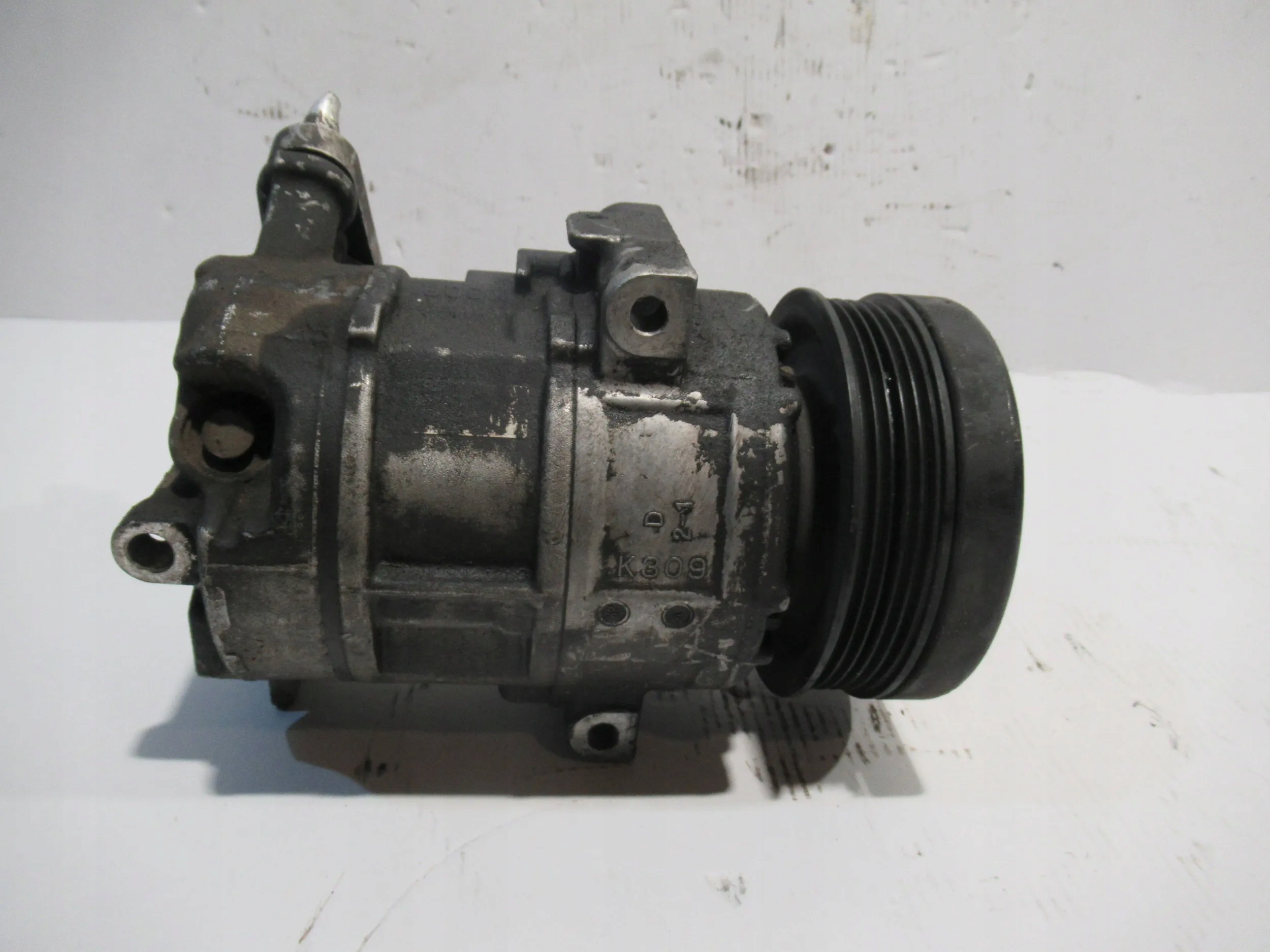 Компрессор кондиционера 55701200 Opel Corsa D 1.0