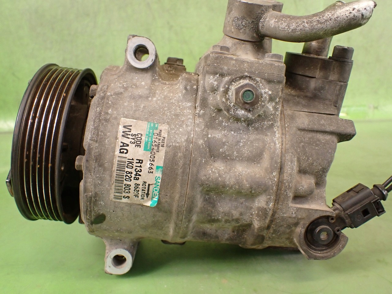 1K0820803S - Компрессор кондиционера VW PASSAT B6 2.0 TDI 06r