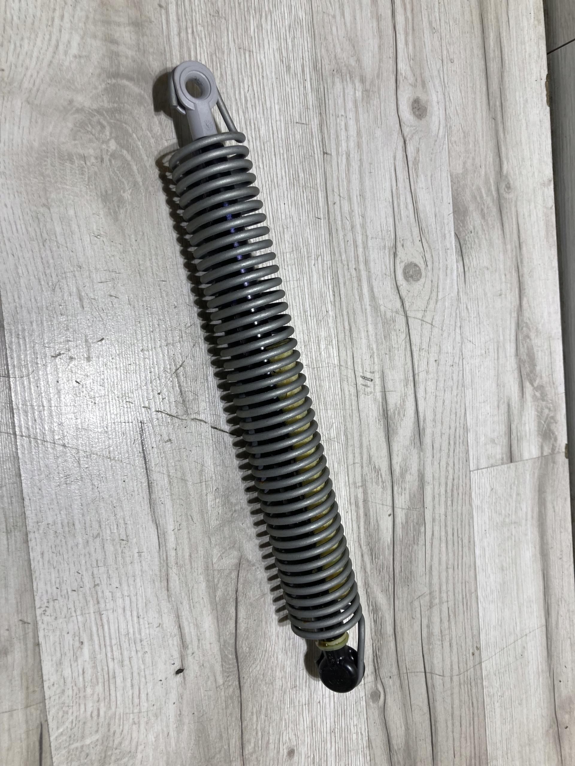 686321 - Пружина привода закрылка задняя левая Bmw F10 Lift 14R