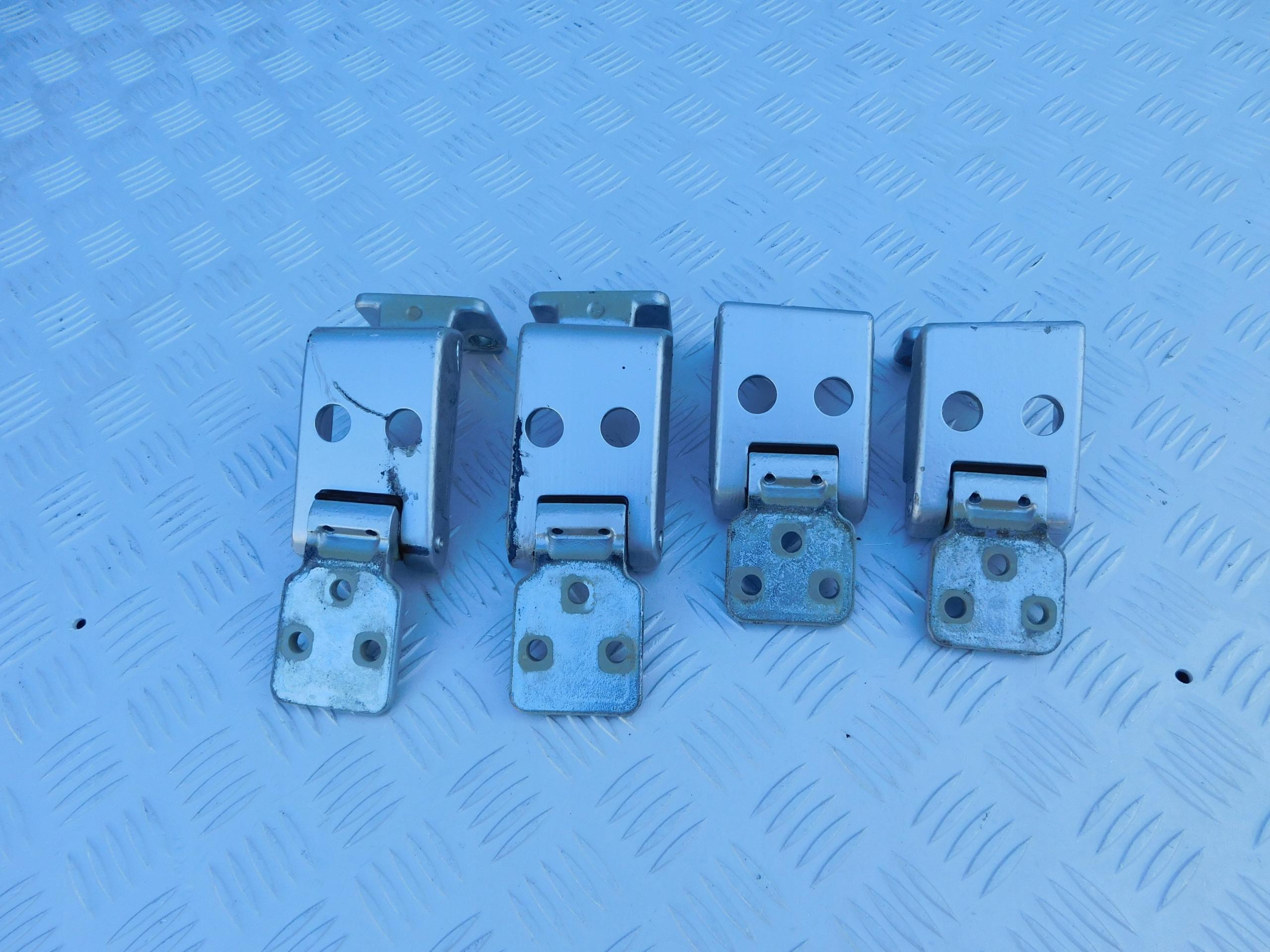 Sprinter 906 петля петлі двері задня комплект