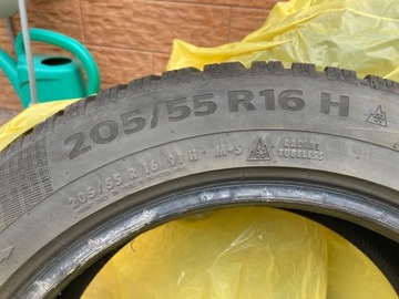 Продам комплект зимової резини Continental 205/55 R16