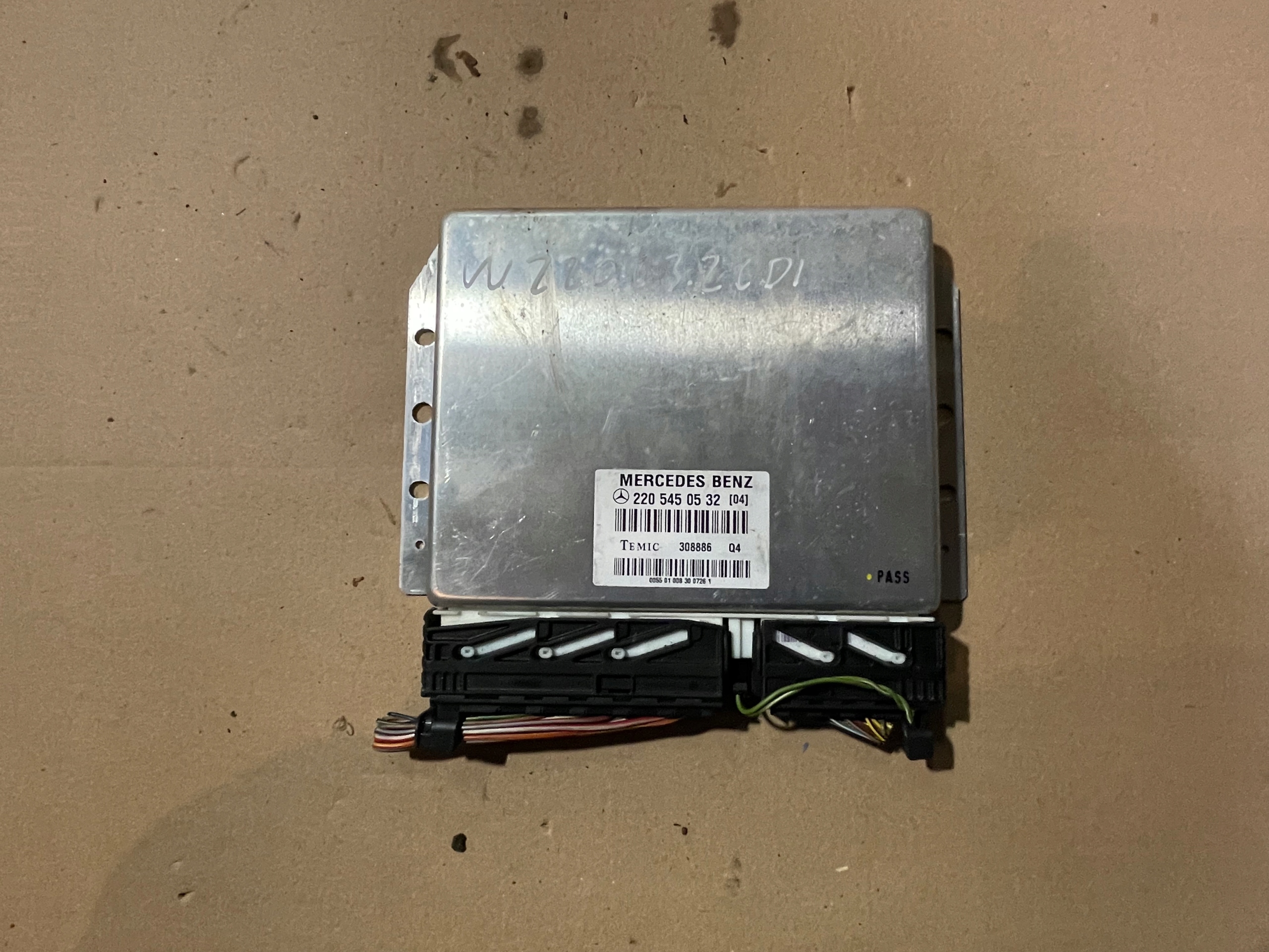 Блок управления подвеской 2205450532 mercedes S w220