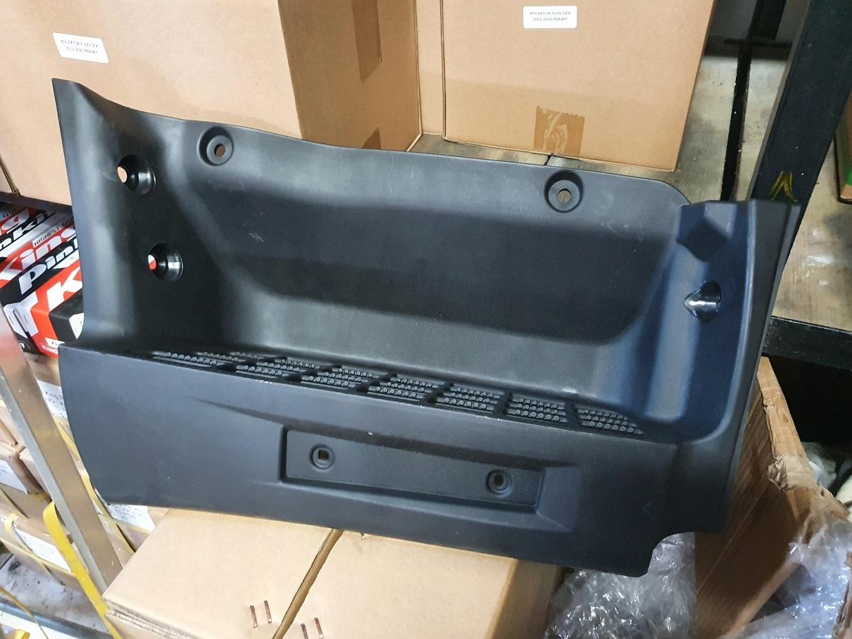 MK677508 MK677509 - Поріг кабіни Fuso Canter 2012 - 2021